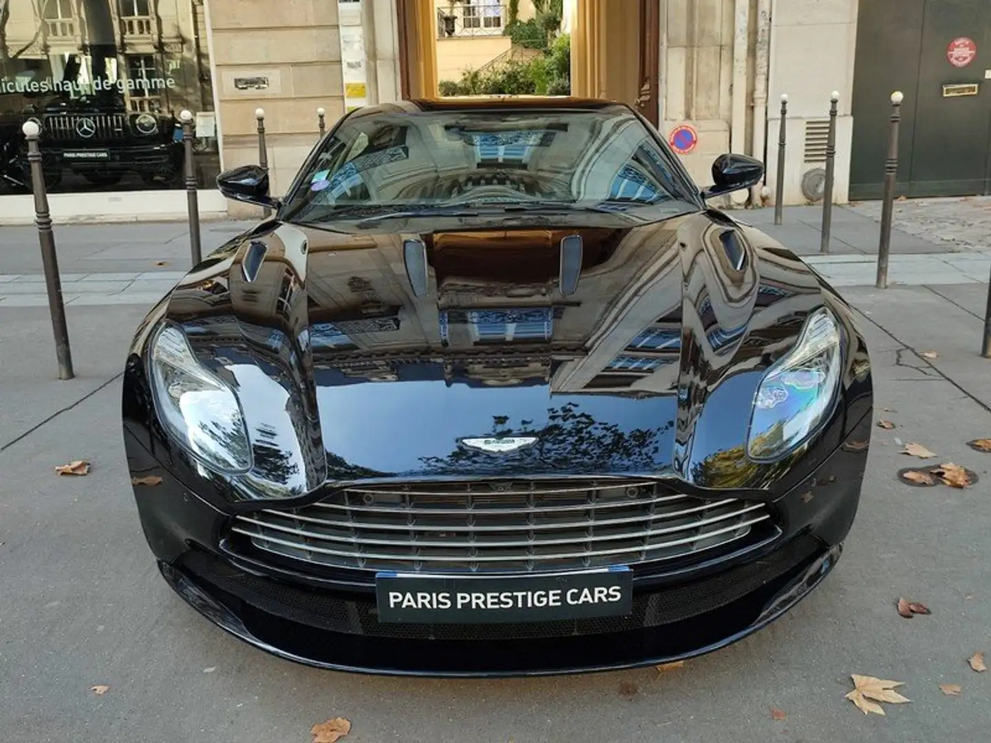 Aston Martin DB11 Coupé 5.2 Biturbo V12 Černá - 2