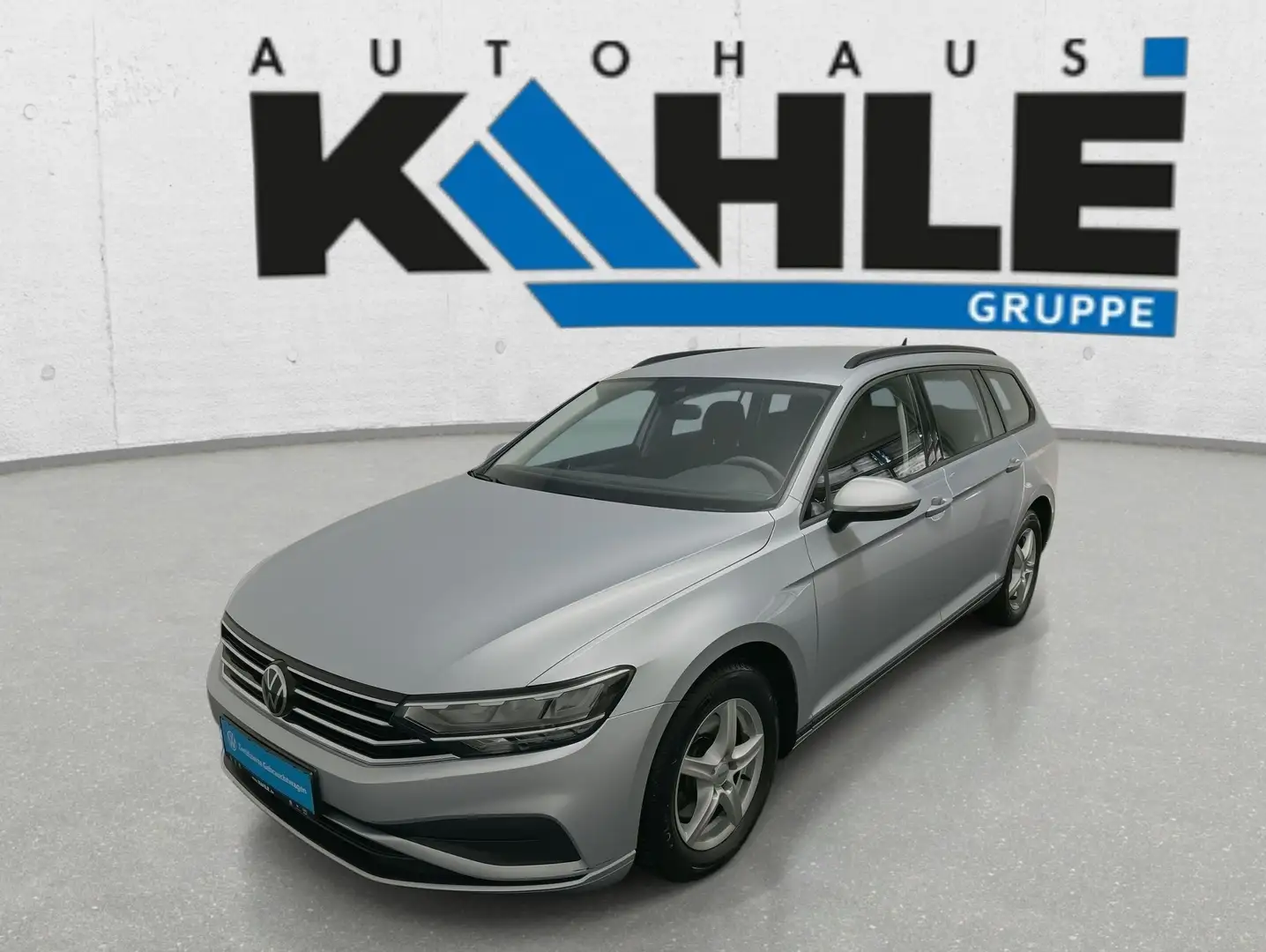 Volkswagen Passat Variant Conceptline 2.0TDI Klima Navi LED Argent - 1