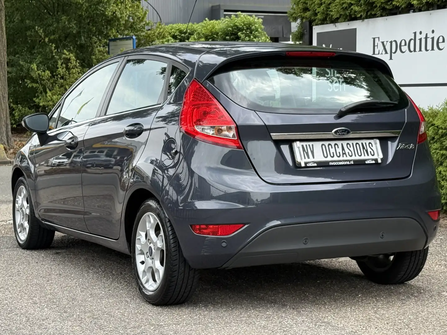 Ford Fiesta 1.25 Titanium ECC/PDC/VOORRUITVW/80DKM/CRUISE/NAP/ Grijs - 2