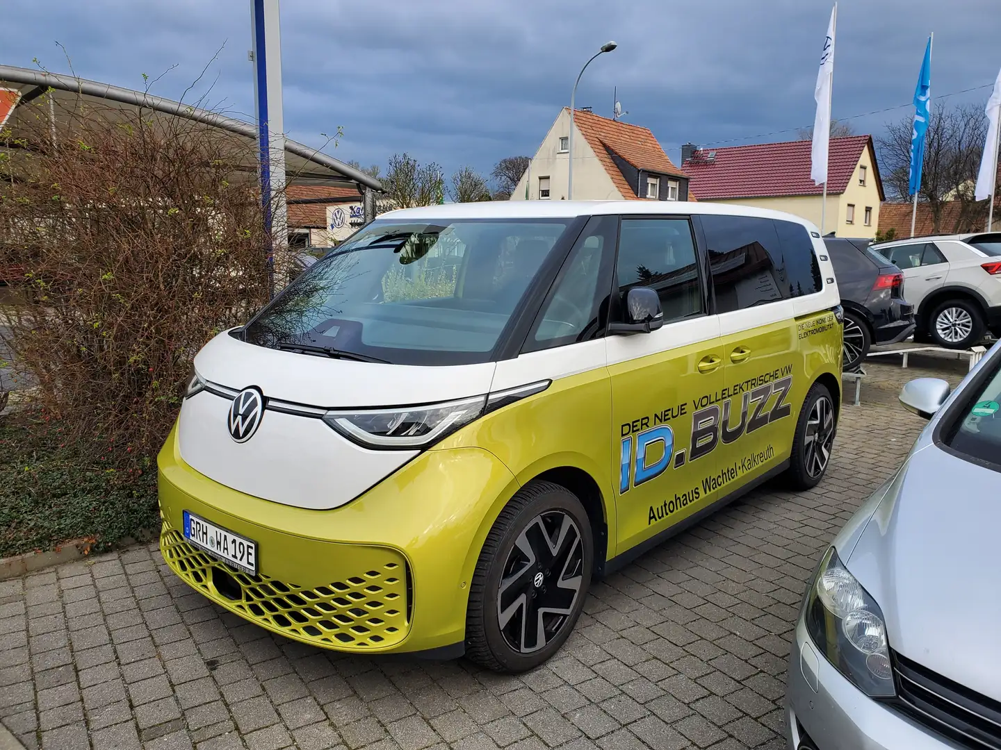 Volkswagen ID. Buzz 150 kW Pro KomfortPaket FahrassistenzPaket 20-Zoll Giallo - 1
