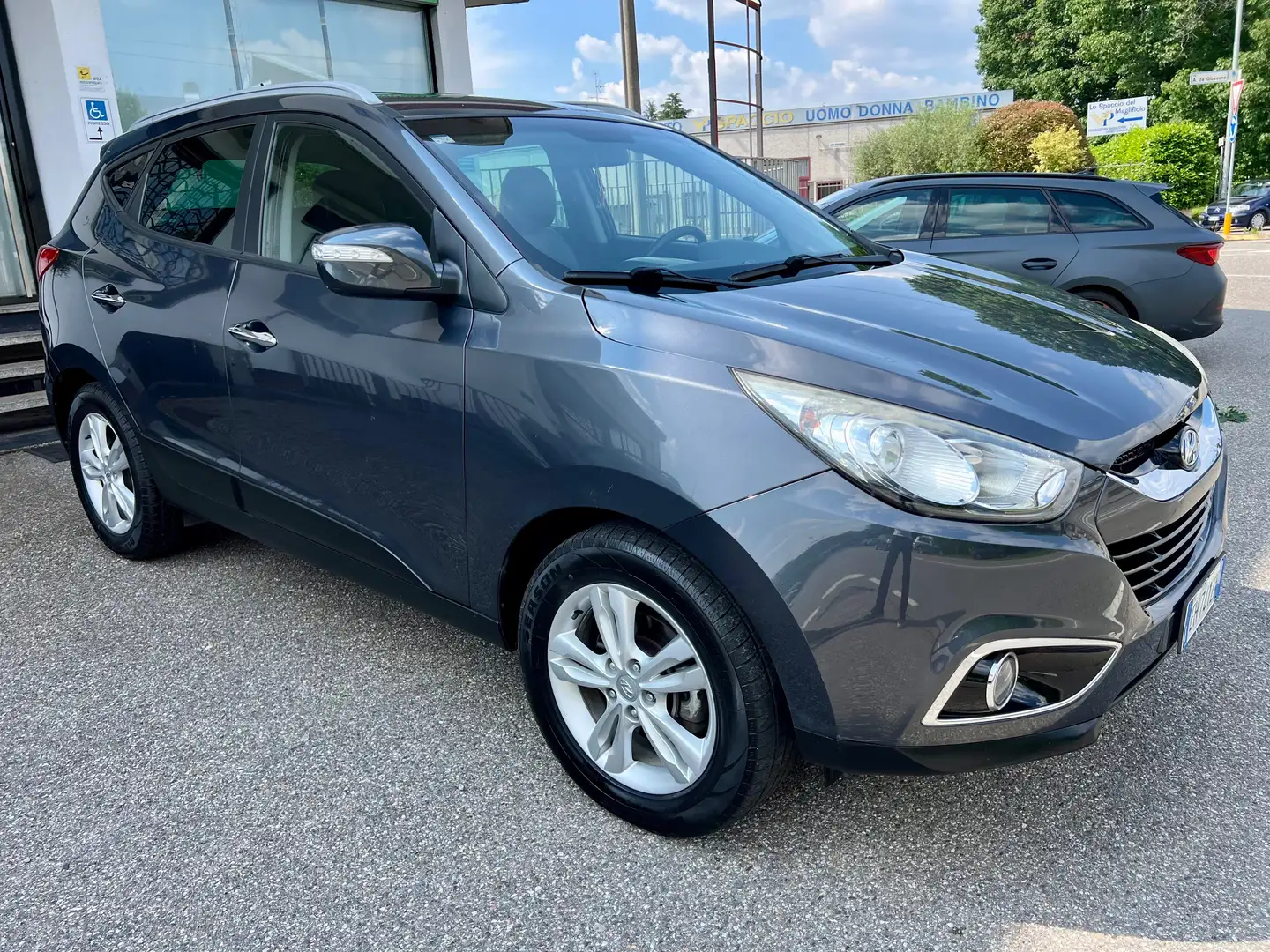 Hyundai iX35 ix35 2.0 crdi Comfort 2wd Gris - 2