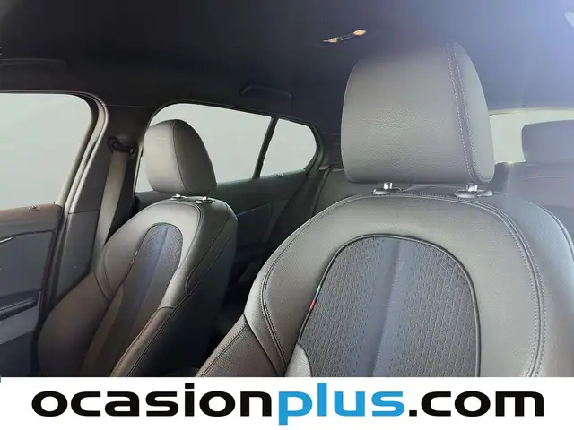 BMW 1 Series view 8