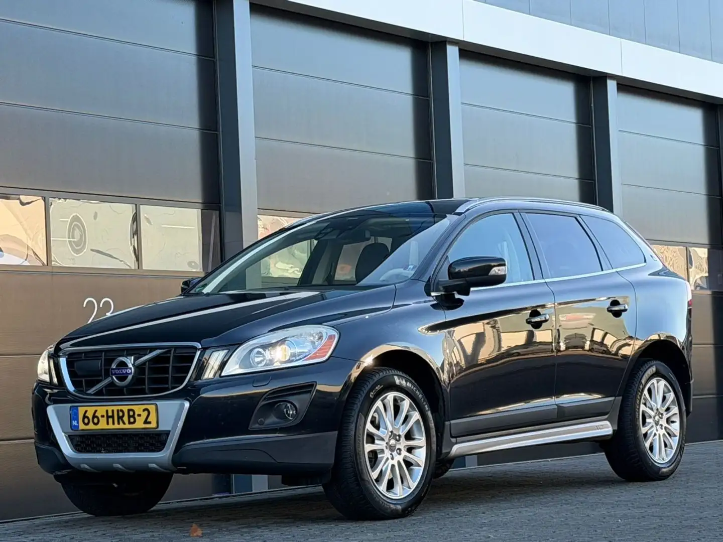 Volvo XC60 Xc-60 2.4 D5 AWD Summum Panorama Blis Camera Schwarz - 1
