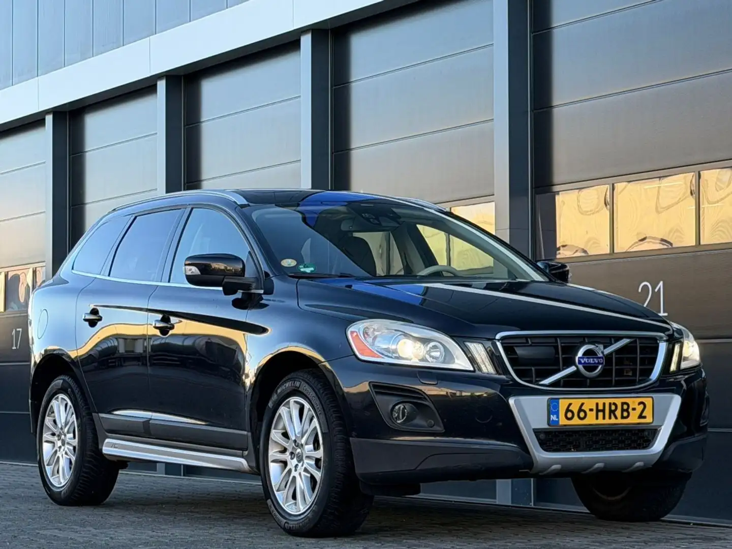 Volvo XC60 Xc-60 2.4 D5 AWD Summum Panorama Blis Camera Schwarz - 2