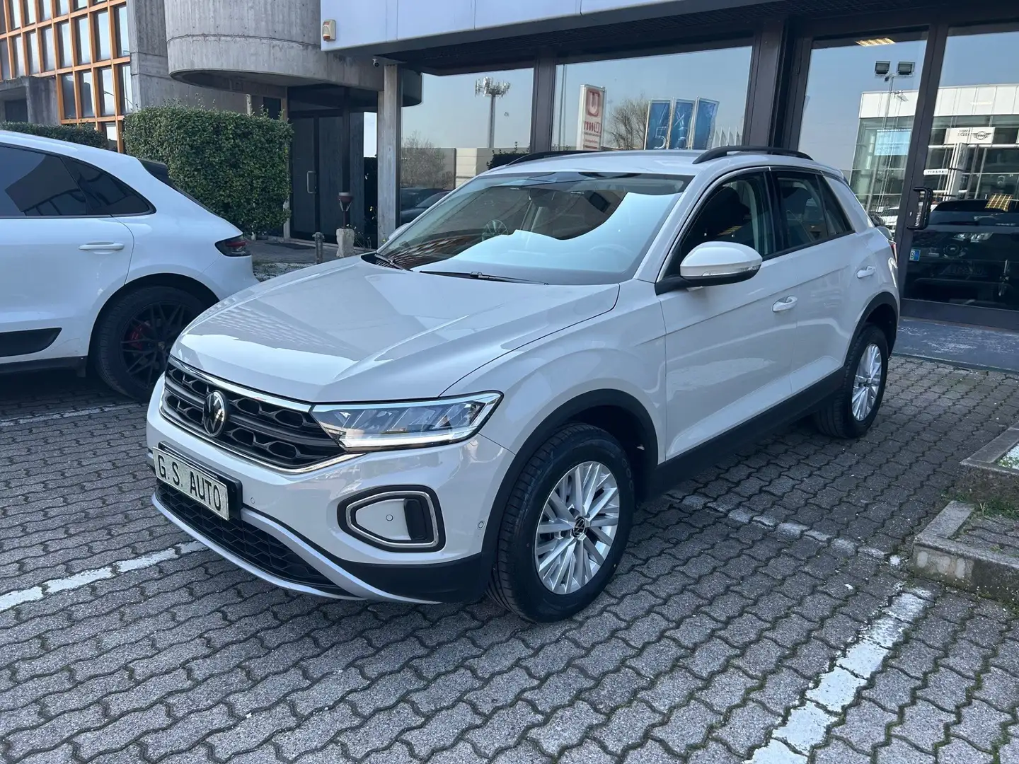 Volkswagen T-Roc 1.0 tsi Life 110cv NEOPATENTATI OK!!! Grigio - 1