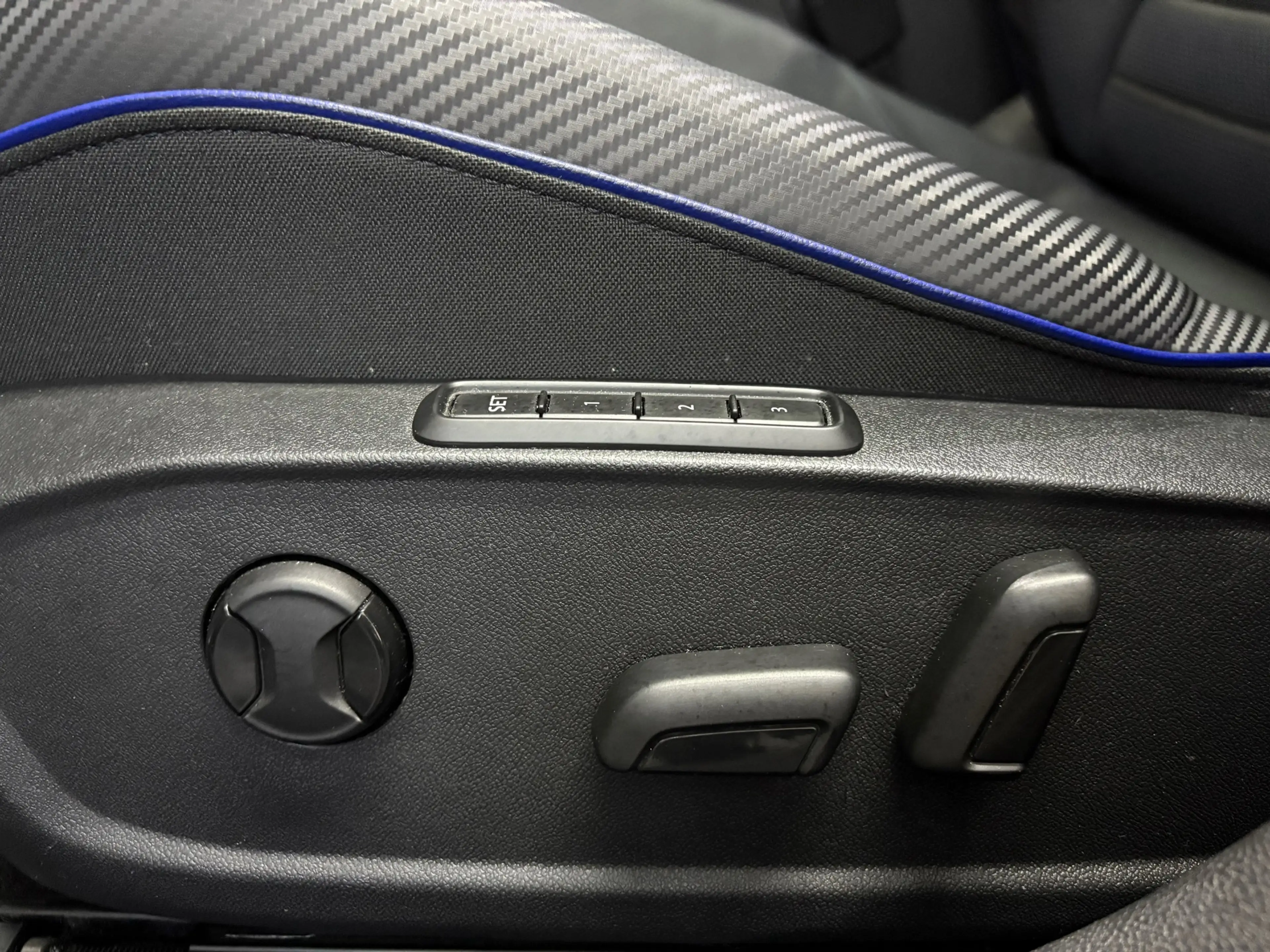 Volkswagen Golf R 8 2.0 TSI 4M Performance — photo 9