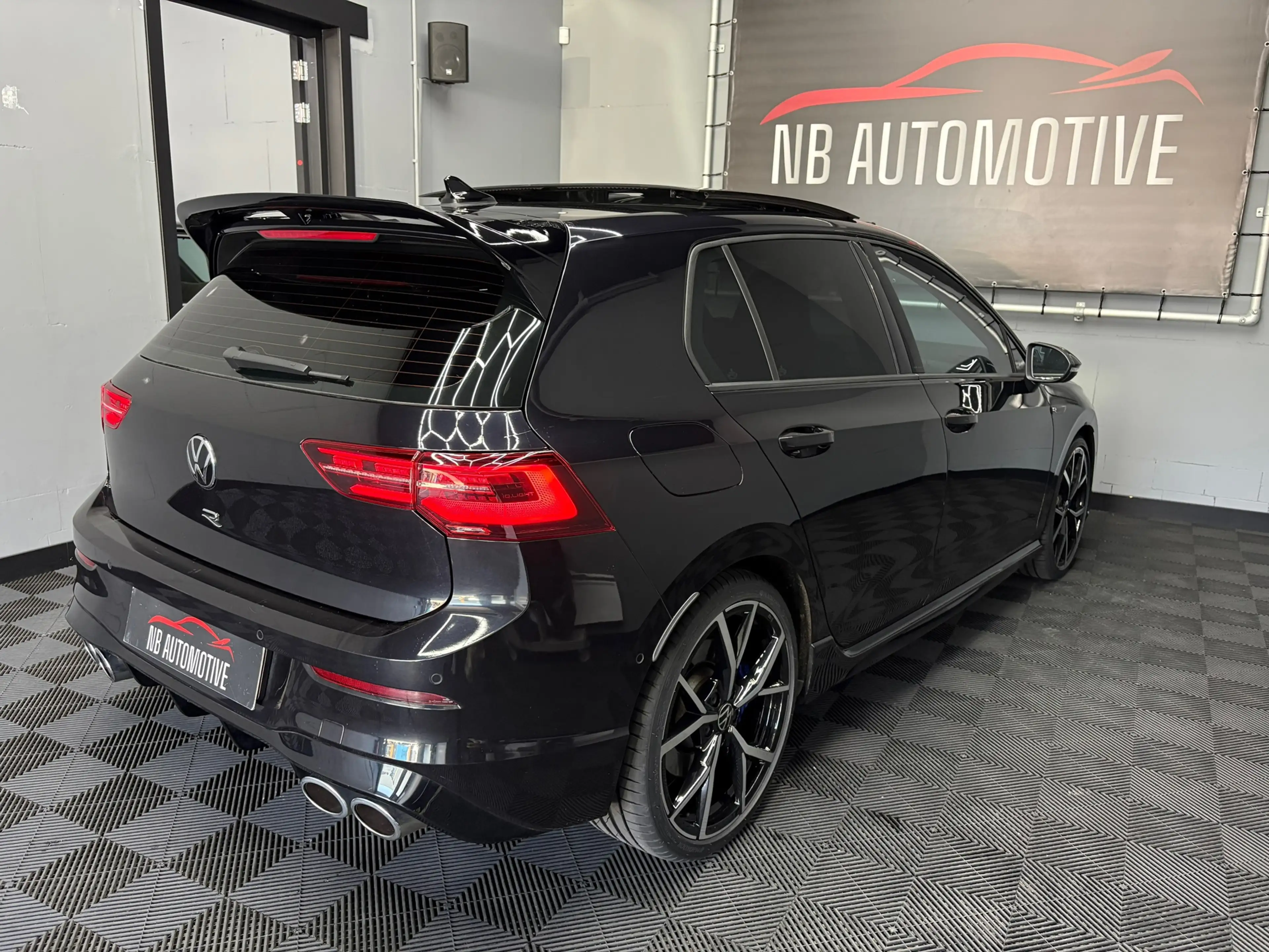 Volkswagen Golf R 8 2.0 TSI 4M Performance — photo 4