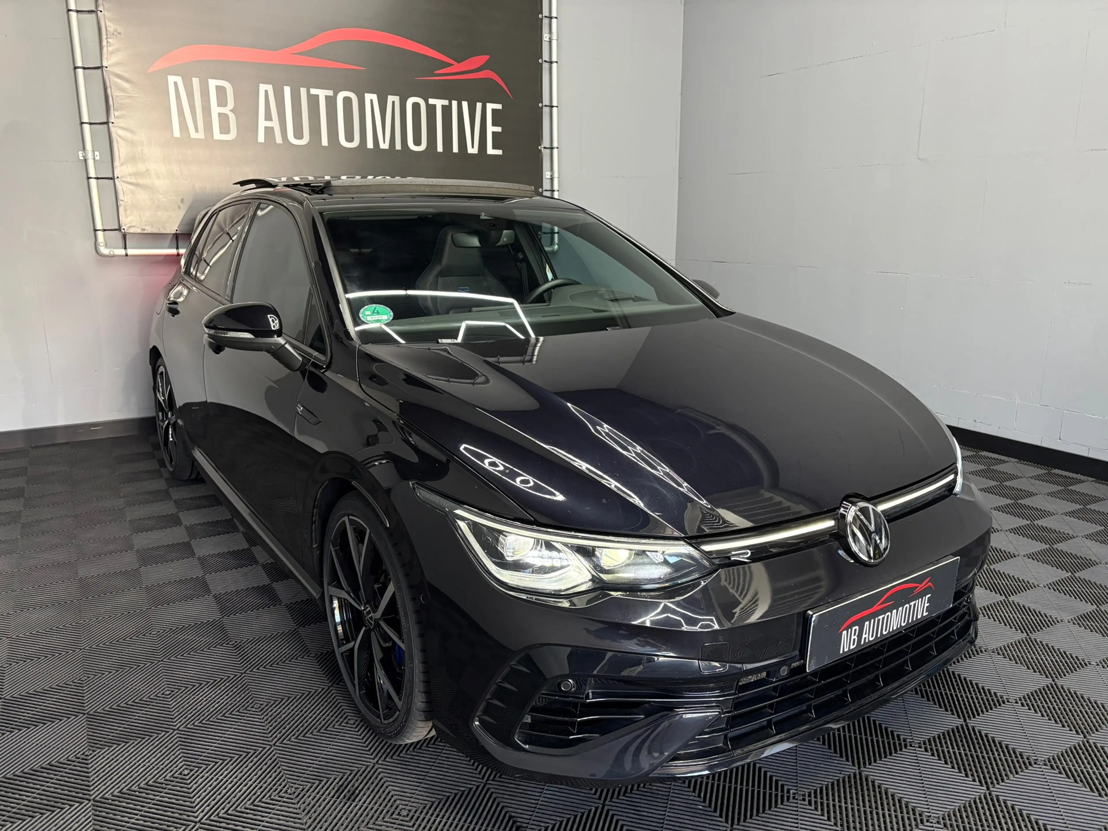 Volkswagen Golf R 8 2.0 TSI 4M Performance — photo 3