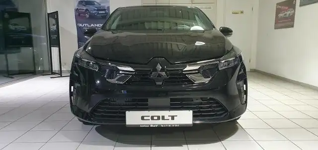 Mitsubishi Colt view 3
