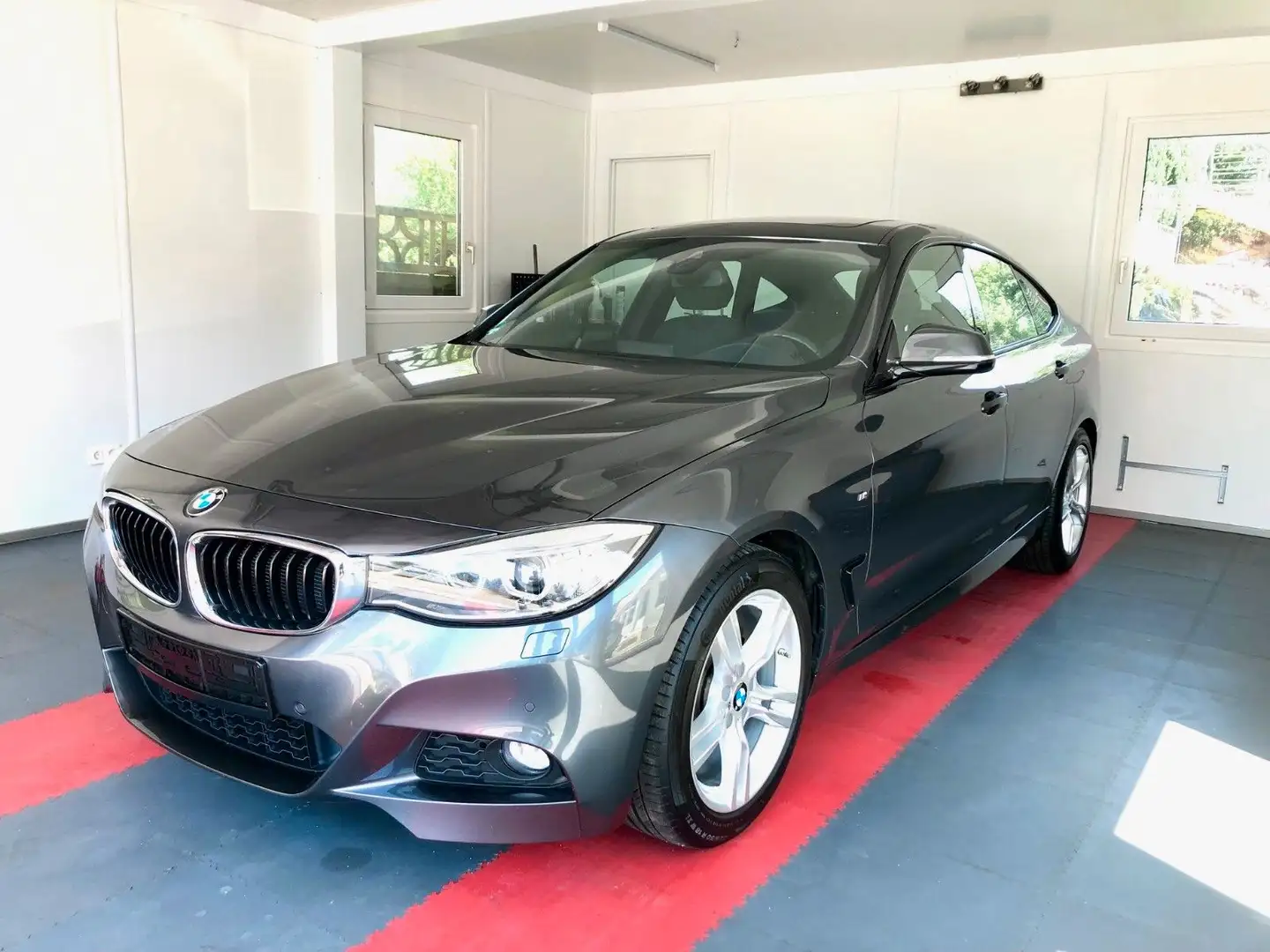 BMW 320 M-Sport Grau - 2