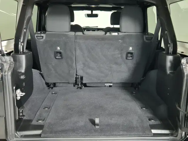 Jeep Wrangler view 13