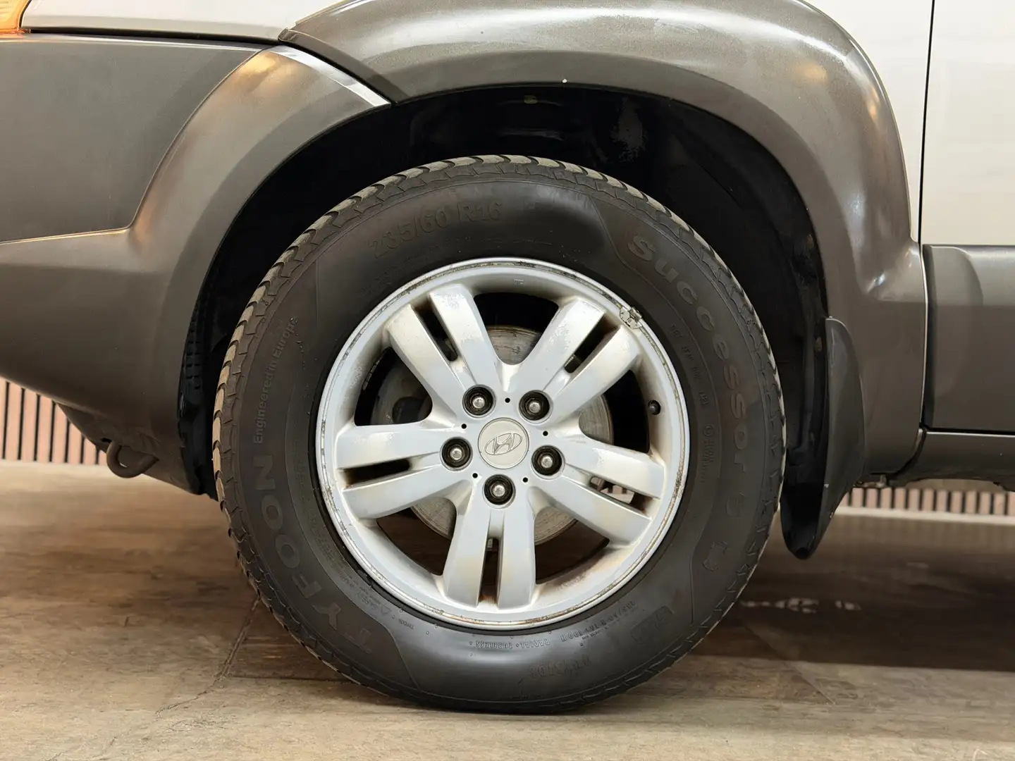 Hyundai TUCSON 2.0i Style 2006 NAP CRUISE TREKHAAK CLIMA BLUETOOT Grijs - 2