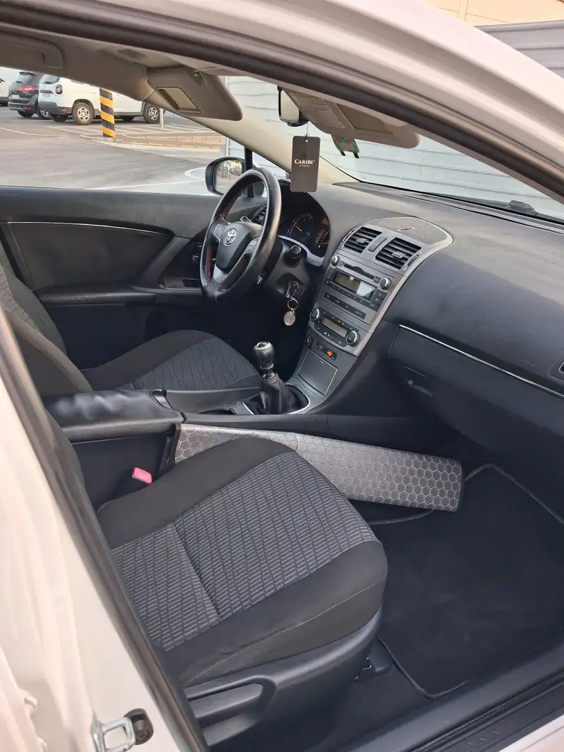 Toyota Avensis 2.0D-4D Active - 1