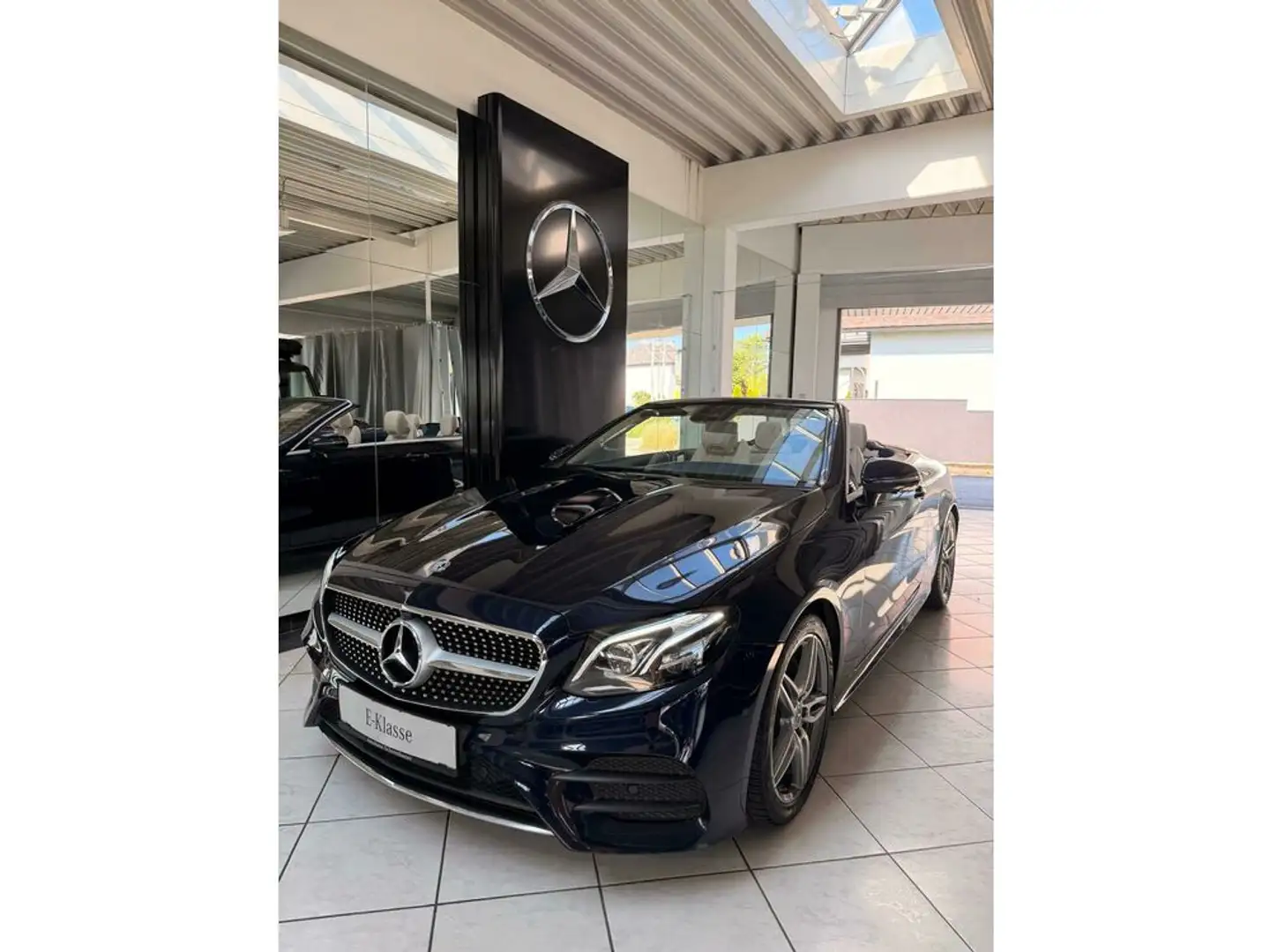Mercedes-Benz E 200 AMG Ambient 360° Sound Blau/Weiß Blau - 1