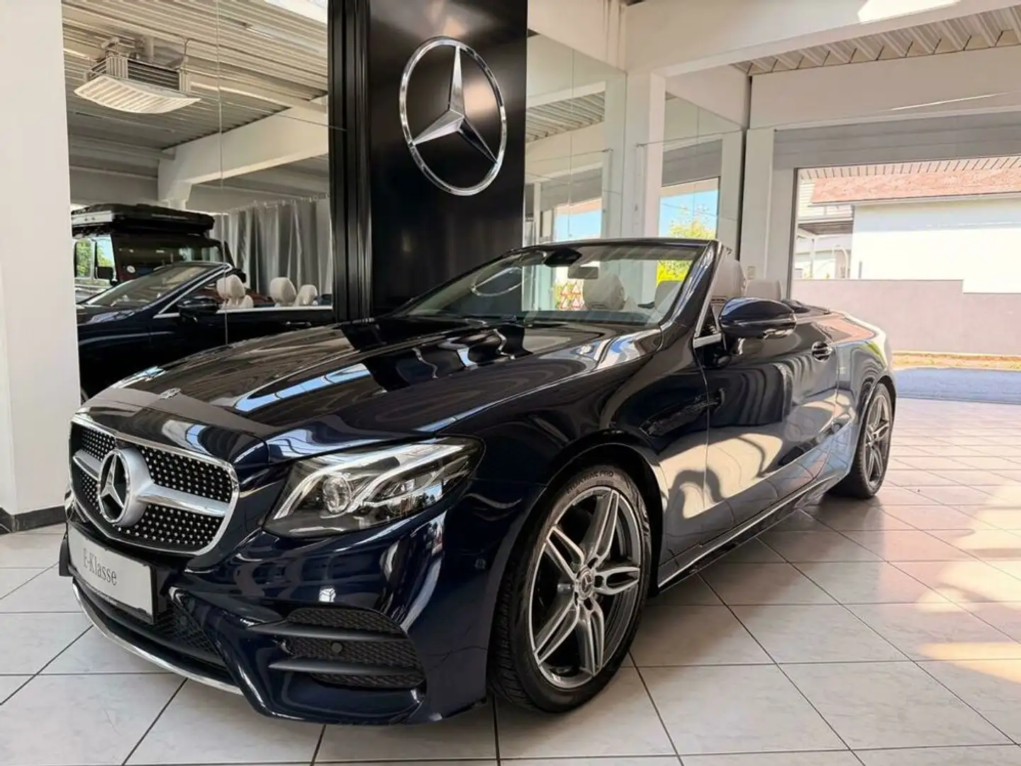 Mercedes-Benz E 200 AMG Ambient 360° Sound Blau/Weiß Blau - 2