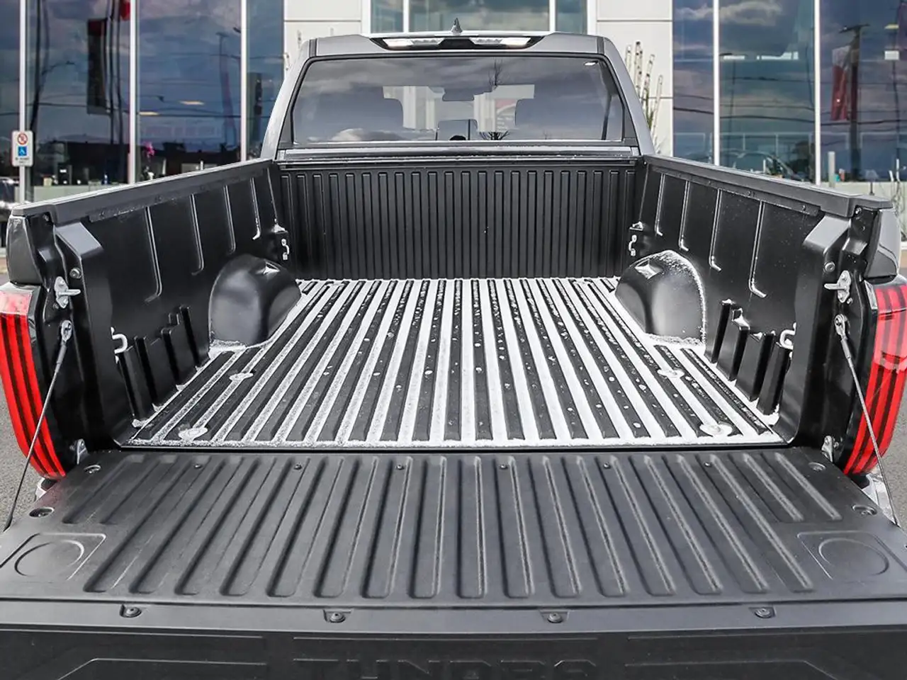Toyota Tundra снимка Toyota Tundra