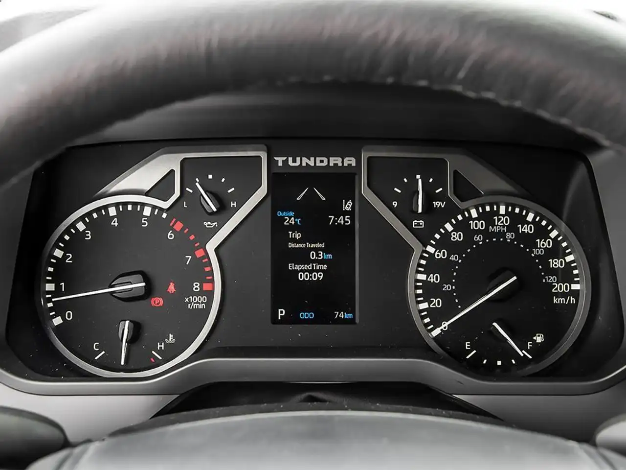 Toyota Tundra снимка Toyota Tundra