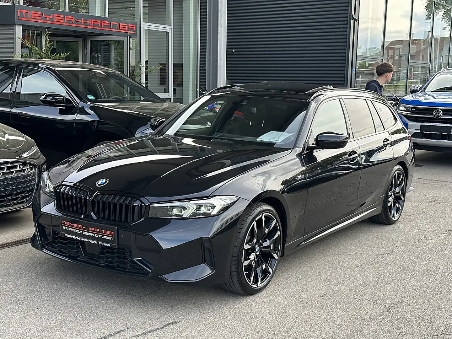 BMW 320 d xDrive Touring M-Paket Aut. Schwarz - 1