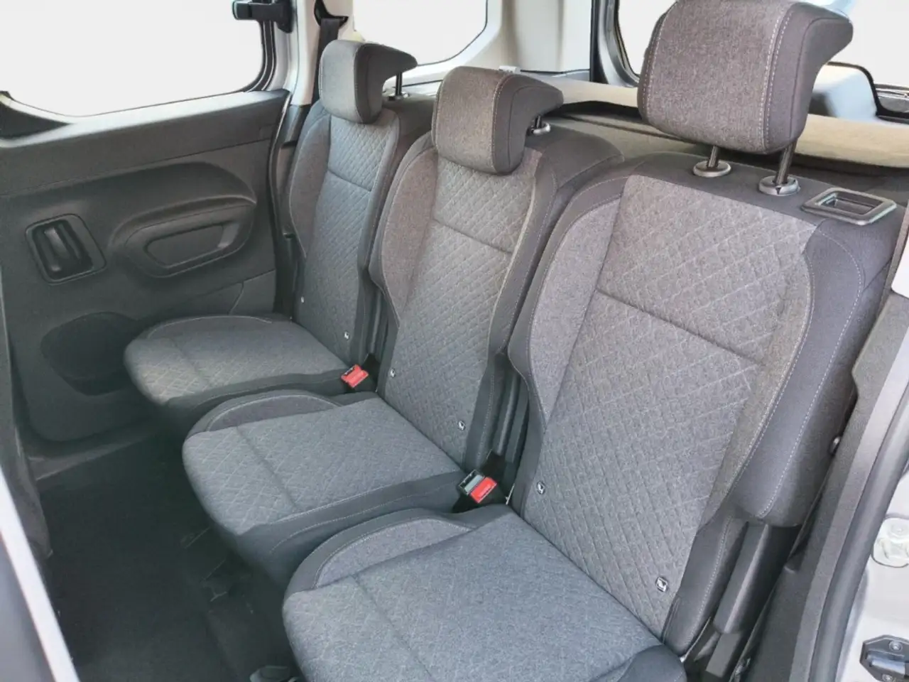 Opel Combo Life 1.5D LED+KLIMA+PDC+CARPLAY 12