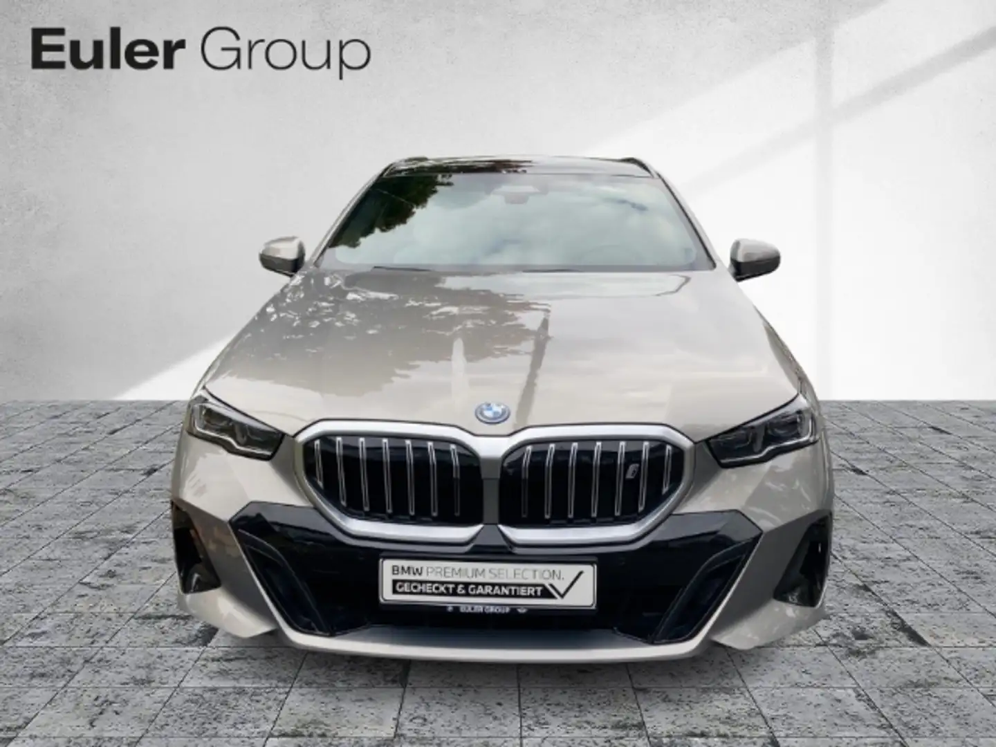 BMW i5 eDrive40 Tour M-Sport Pano AHK 19'' 360° Kamera Hi Grau - 2