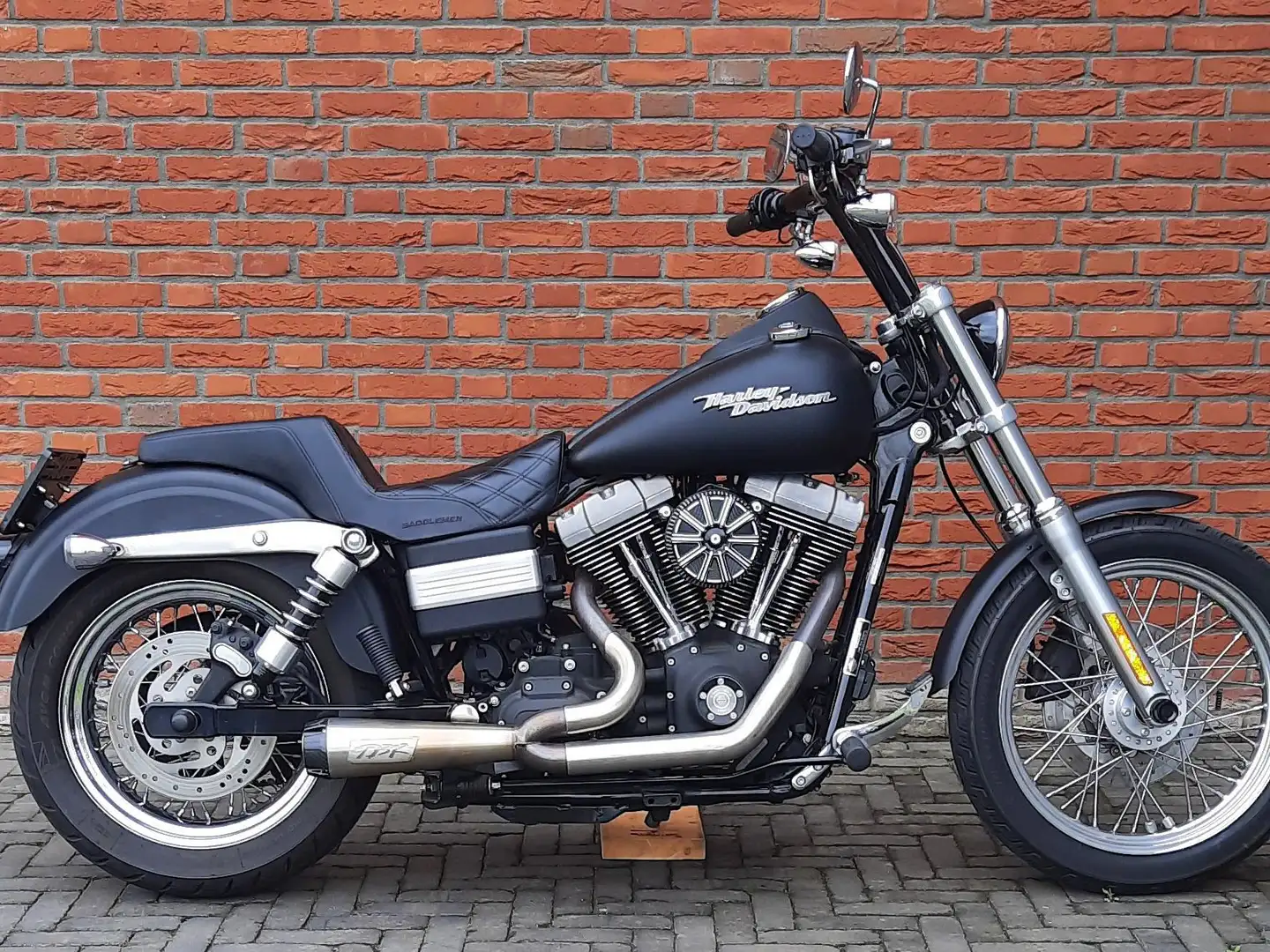 Harley-Davidson Street Bob - 2