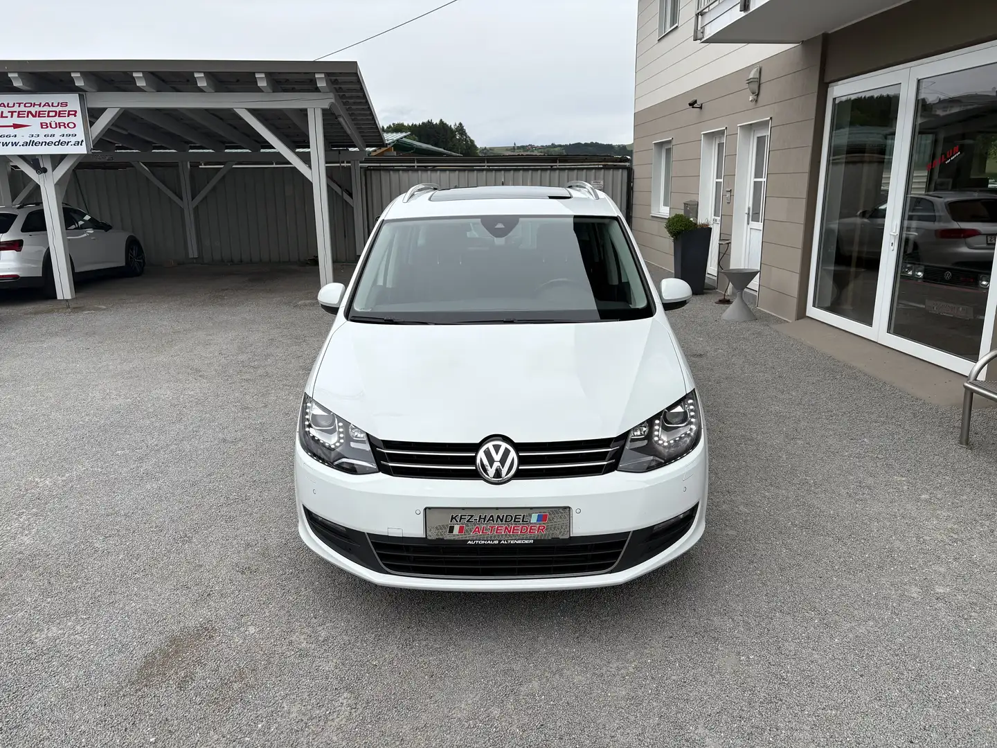 Volkswagen Sharan Business BMT 2,0 TDI *1.BZ*7-SITZER*CARPLAY*NAV Weiß - 2