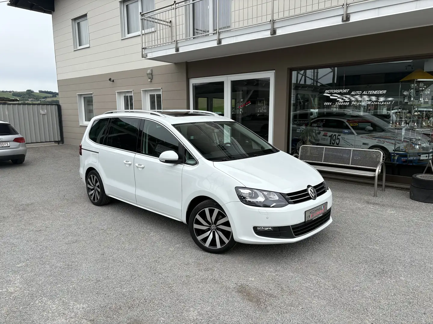 Volkswagen Sharan Business BMT 2,0 TDI *1.BZ*7-SITZER*CARPLAY*NAV Weiß - 1