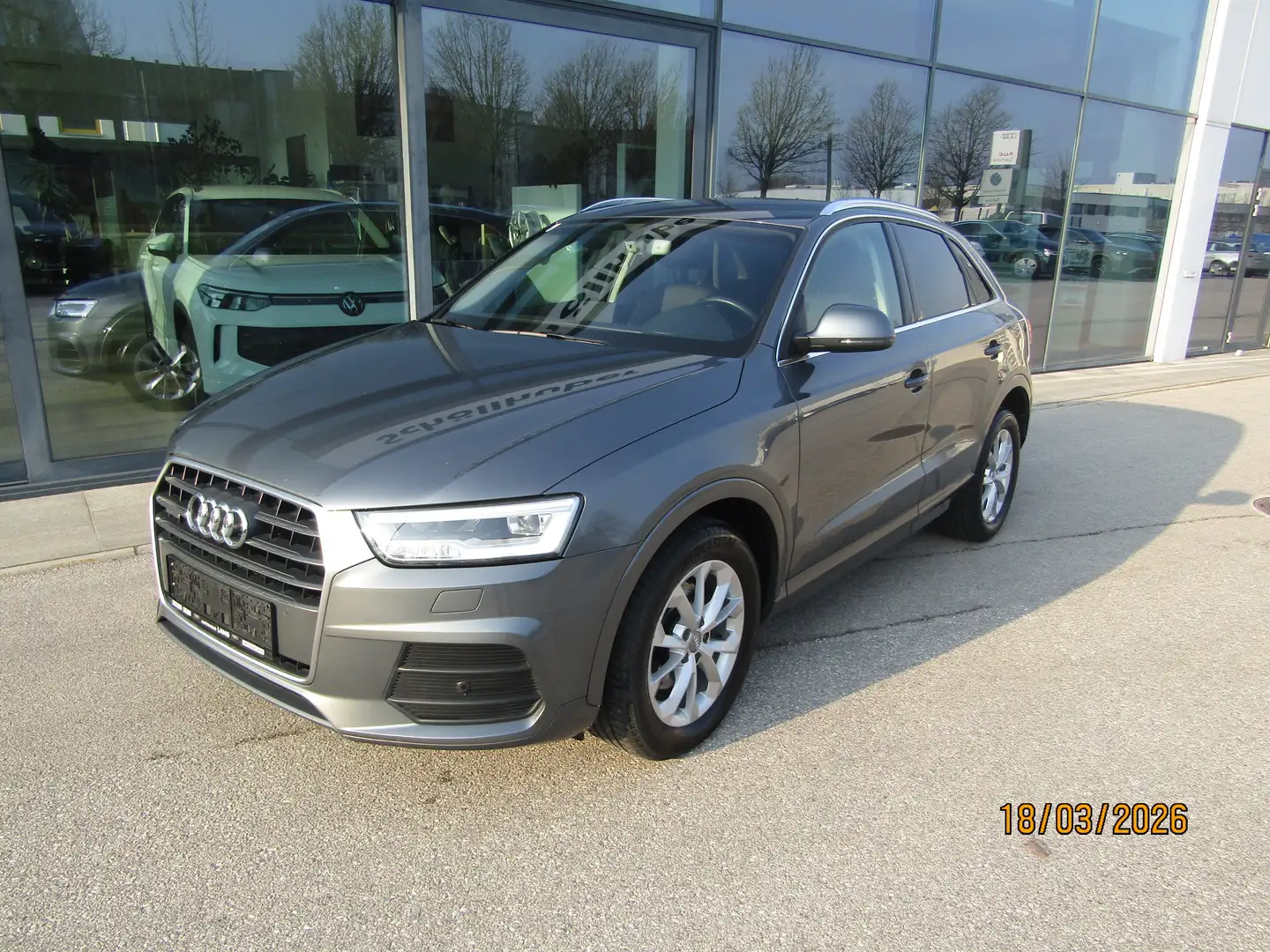 Audi Q3 design quattro Grau - 1