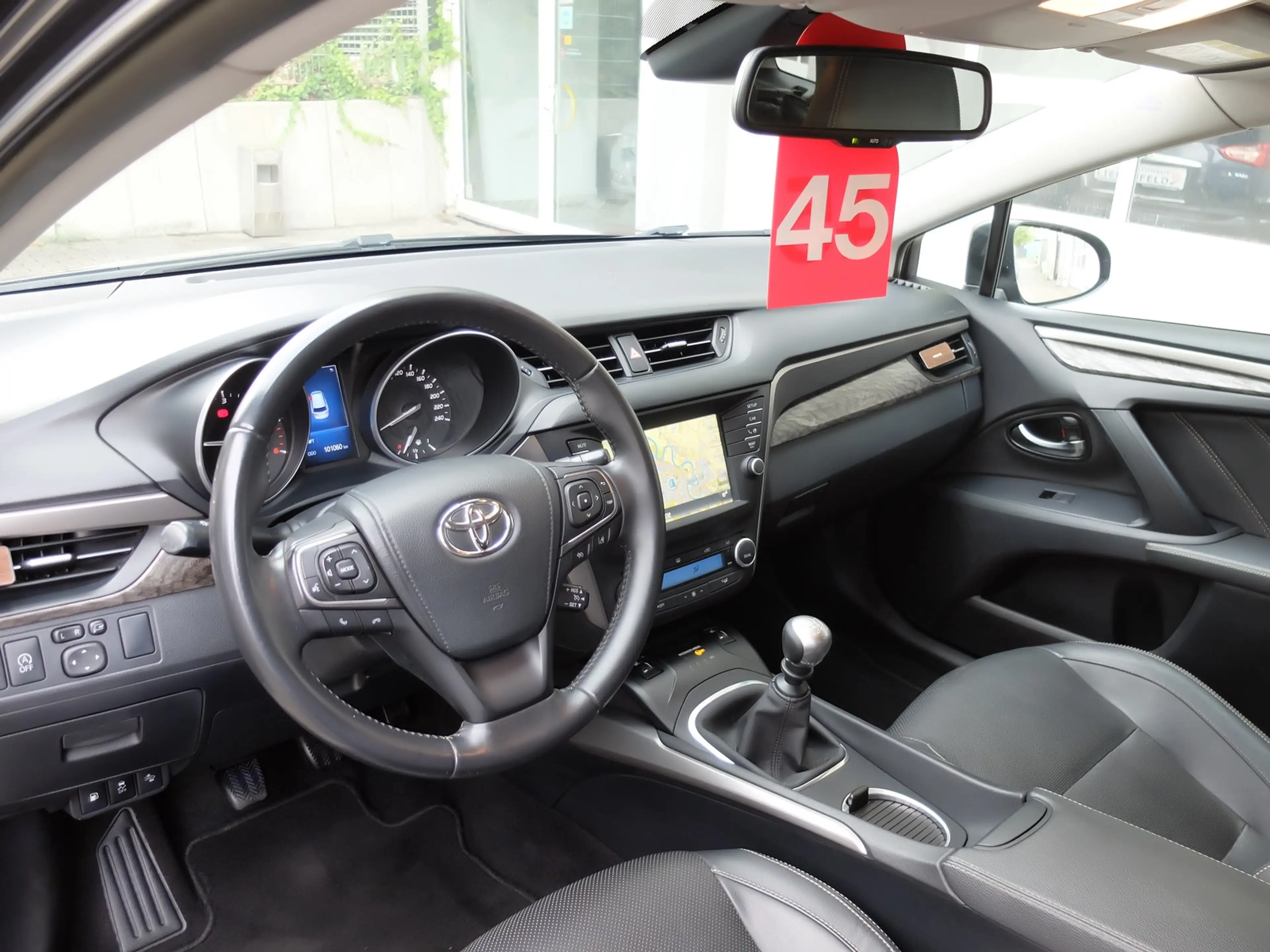 Toyota Avensis 2.0 D-4D Comfort Leder Navi — photo 11
