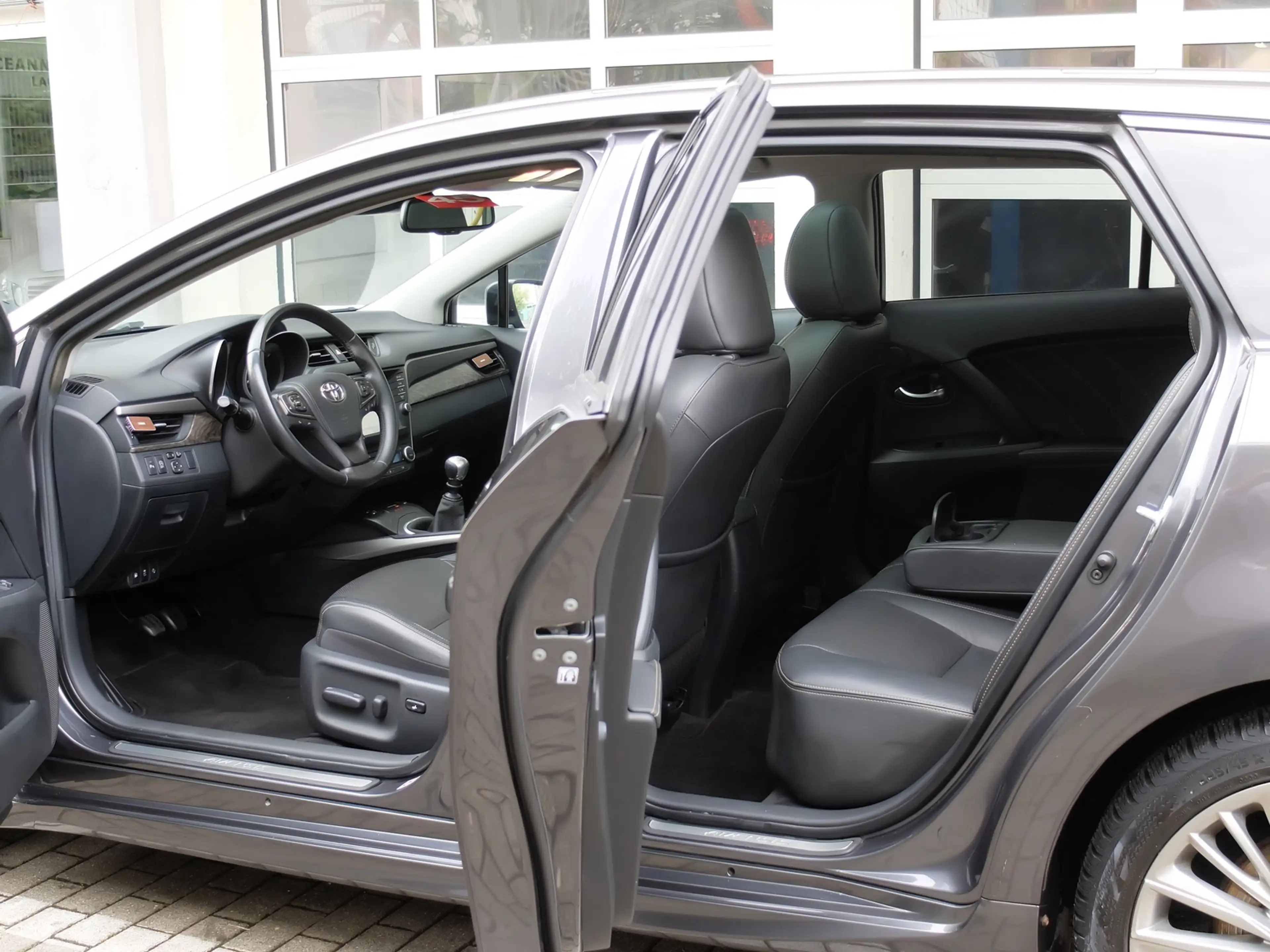 Toyota Avensis 2.0 D-4D Comfort Leder Navi — photo 13