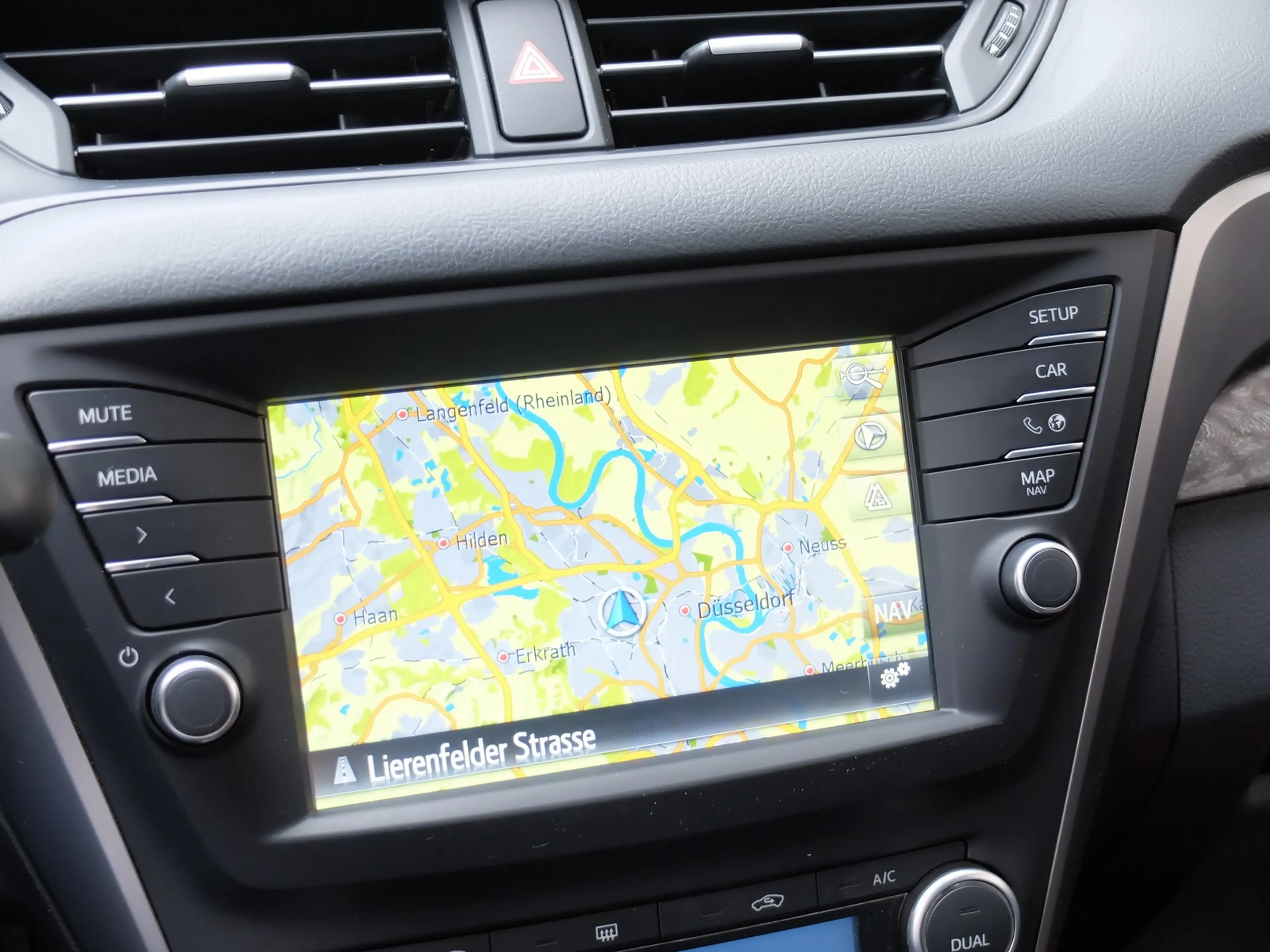 Toyota Avensis 2.0 D-4D Comfort Leder Navi — photo 8