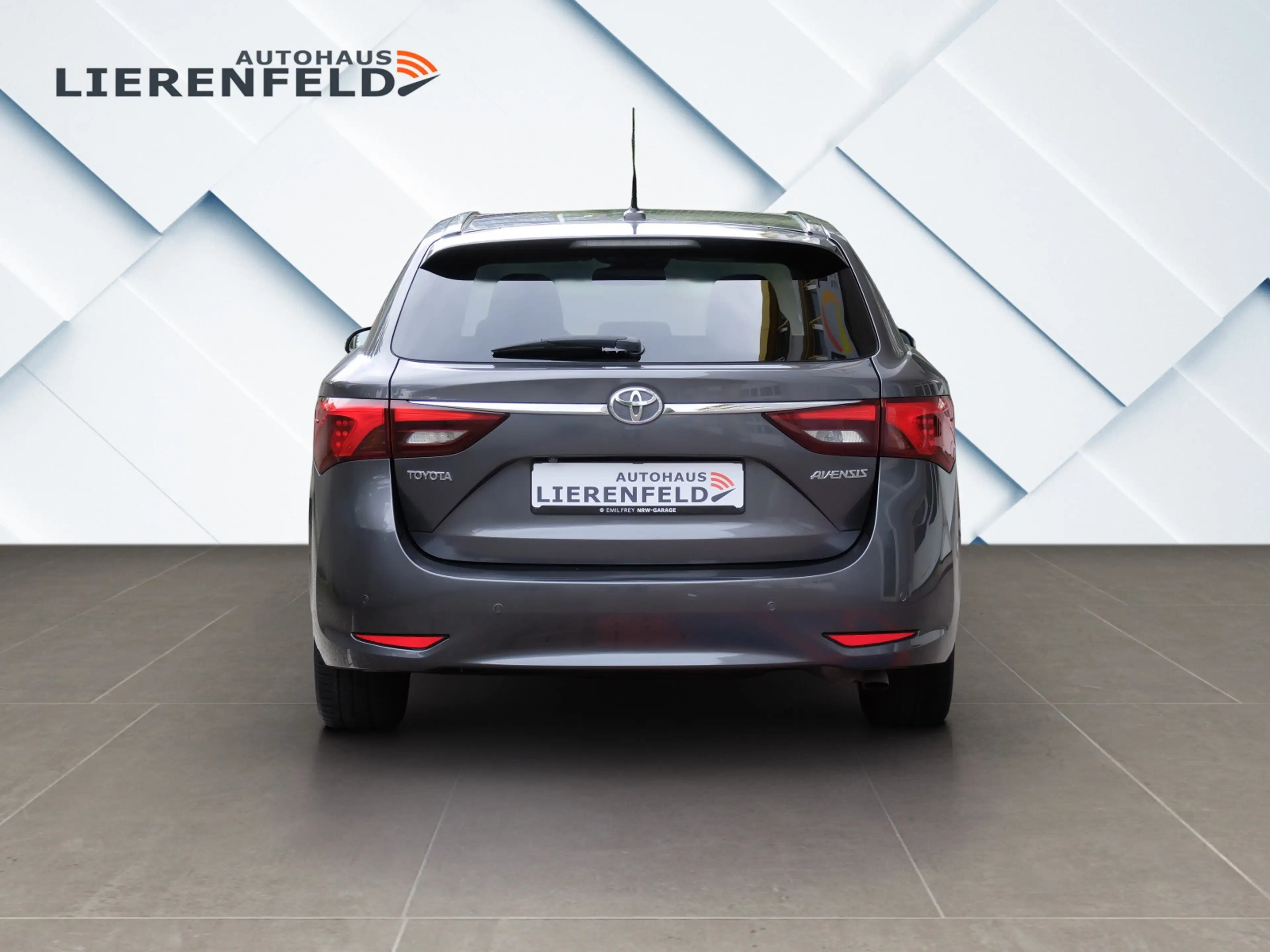 Toyota Avensis 2.0 D-4D Comfort Leder Navi — photo 5