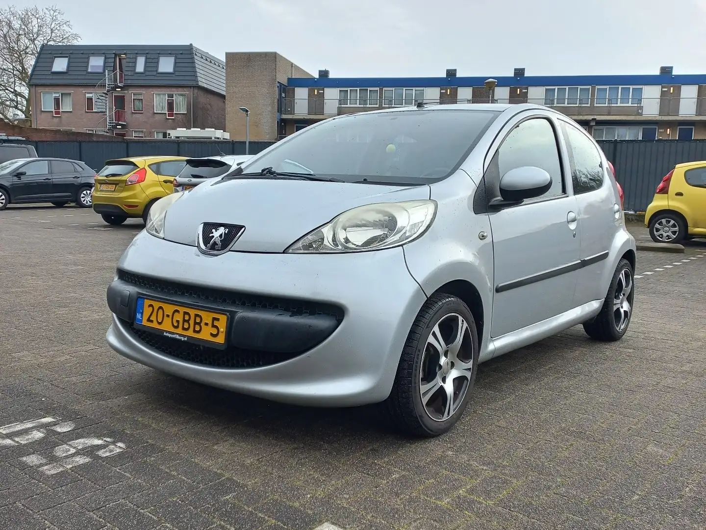 Peugeot 107 70 Filou Grijs - 1