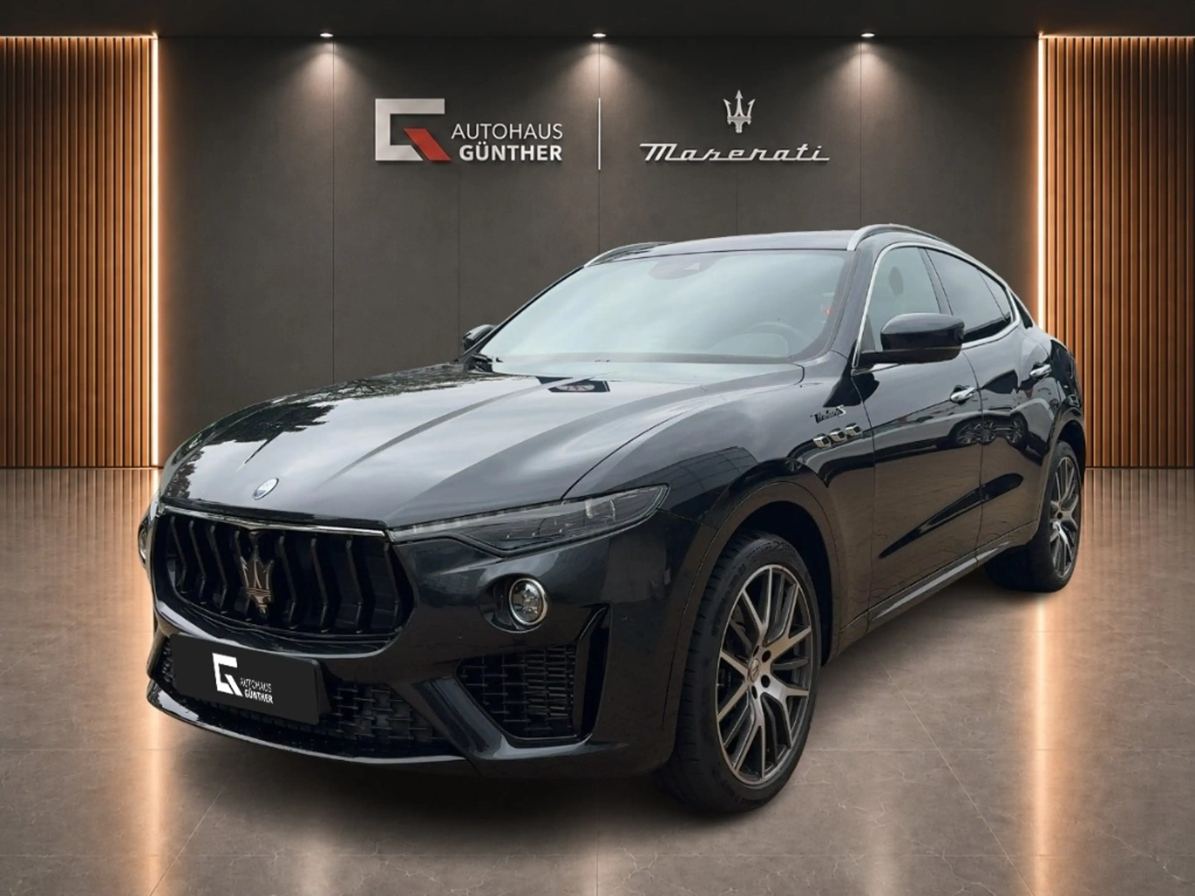 Maserati Levante Modena S MY22 430HP Carbon Pano 21 Zoll