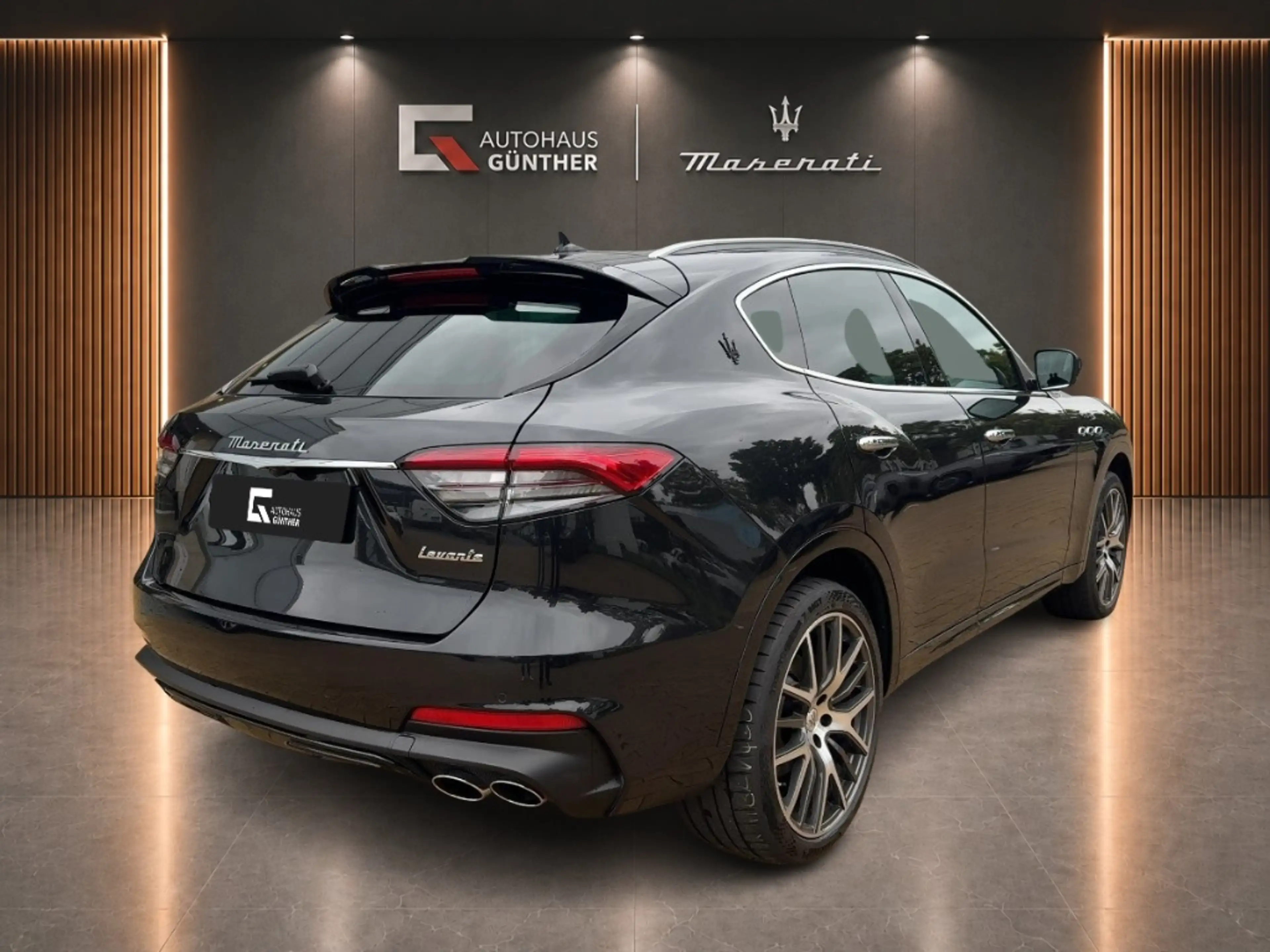 Maserati Levante Modena S MY22 430HP Carbon Pano 21 Zoll — photo 4