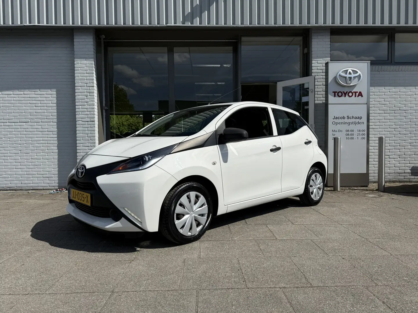 Toyota Aygo 1.0 VVT-i x-now | Airco | Cruise Control | Blanc - 1