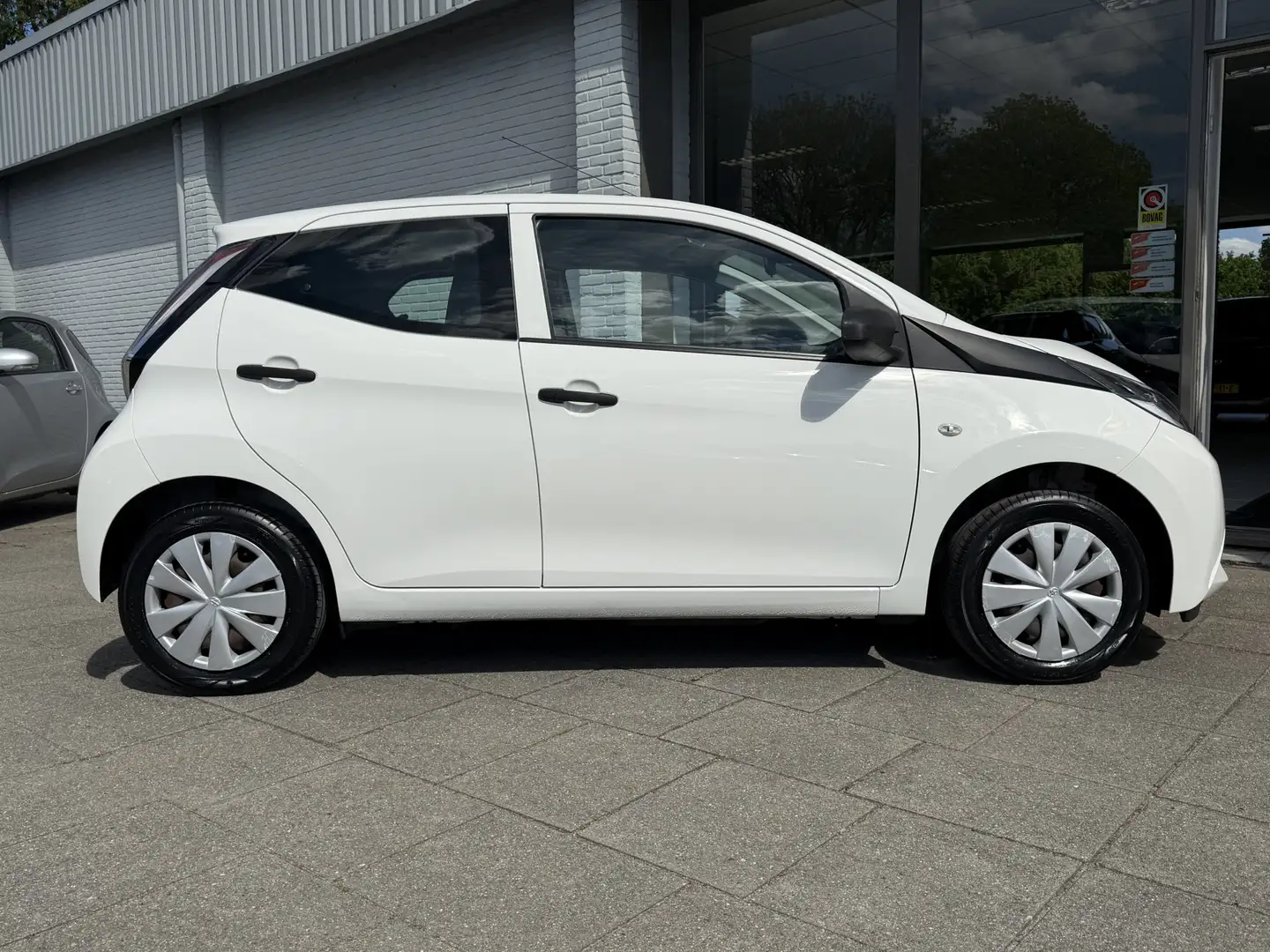 Toyota Aygo 1.0 VVT-i x-now | Airco | Cruise Control | Blanc - 2