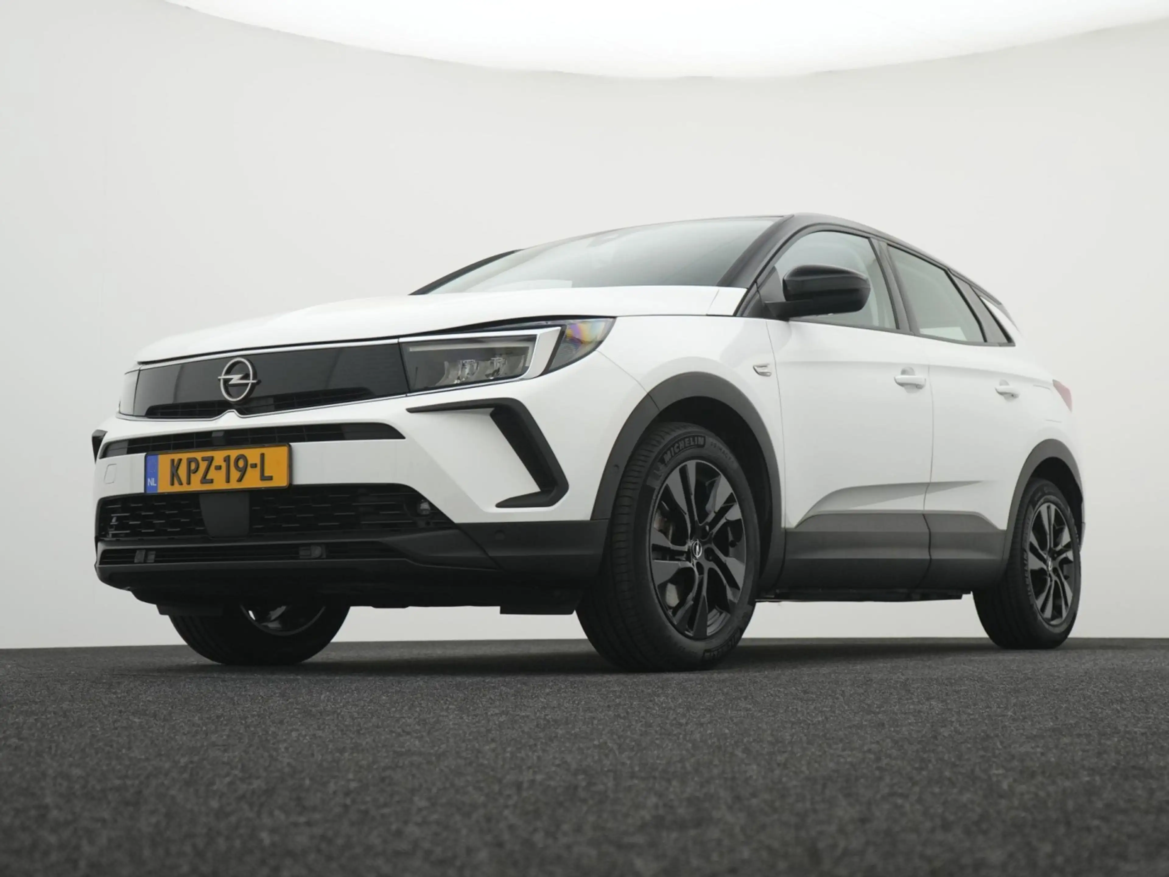 Opel Grandland 1.6 Turbo Plug-In Hybrid Business Edition - Automa — photo 24