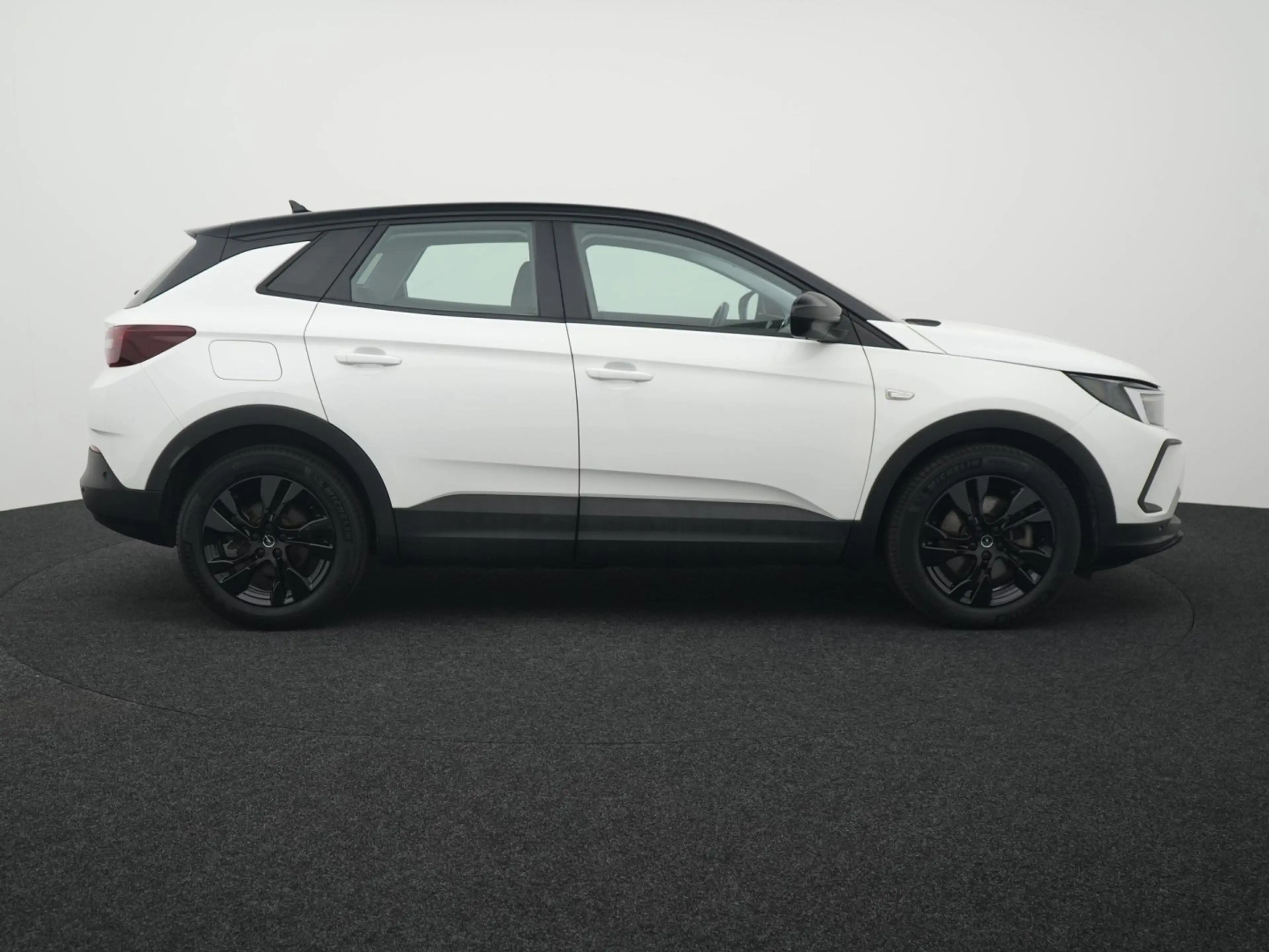 Opel Grandland 1.6 Turbo Plug-In Hybrid Business Edition - Automa — photo 9