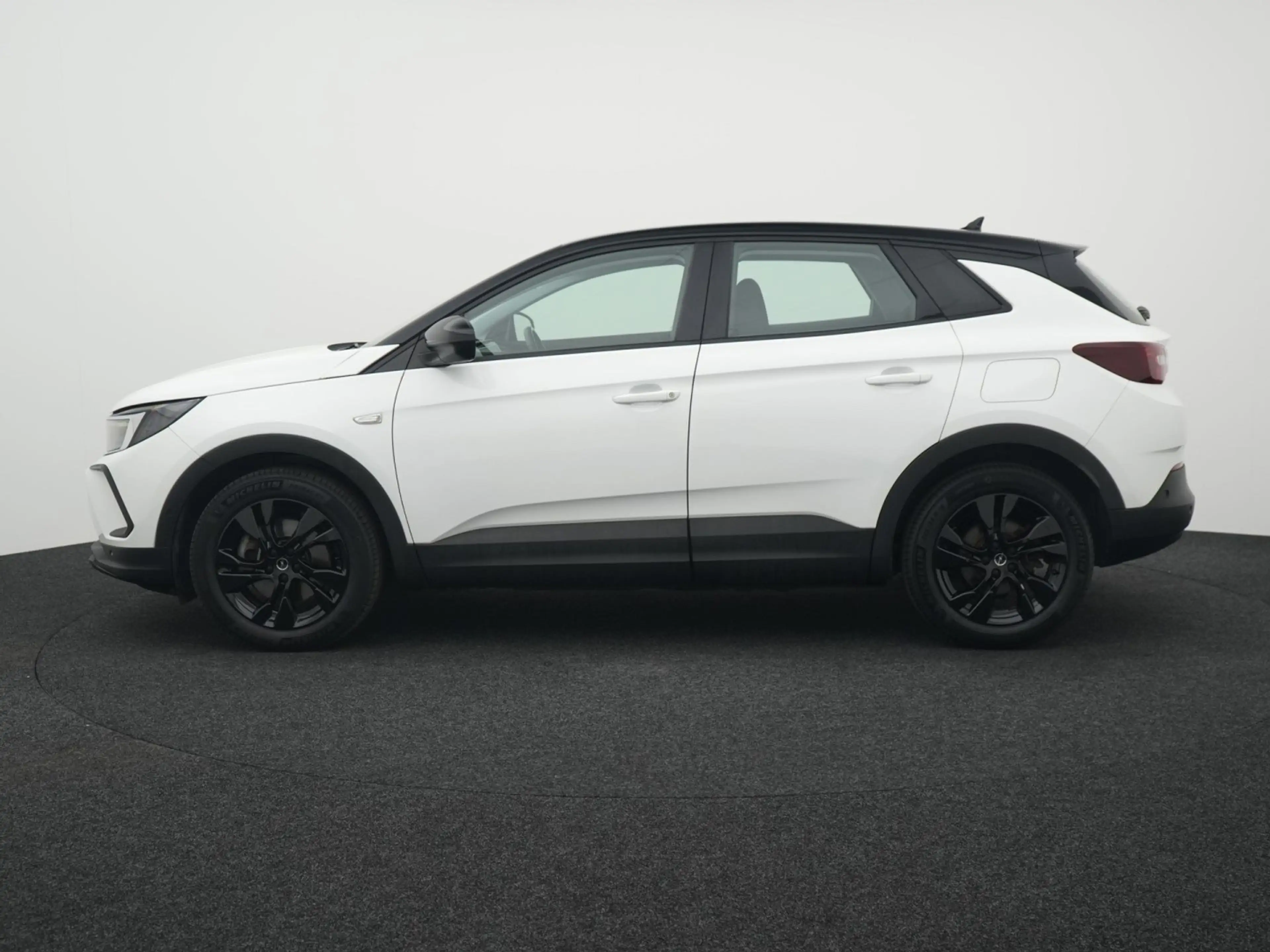 Opel Grandland 1.6 Turbo Plug-In Hybrid Business Edition - Automa — photo 7