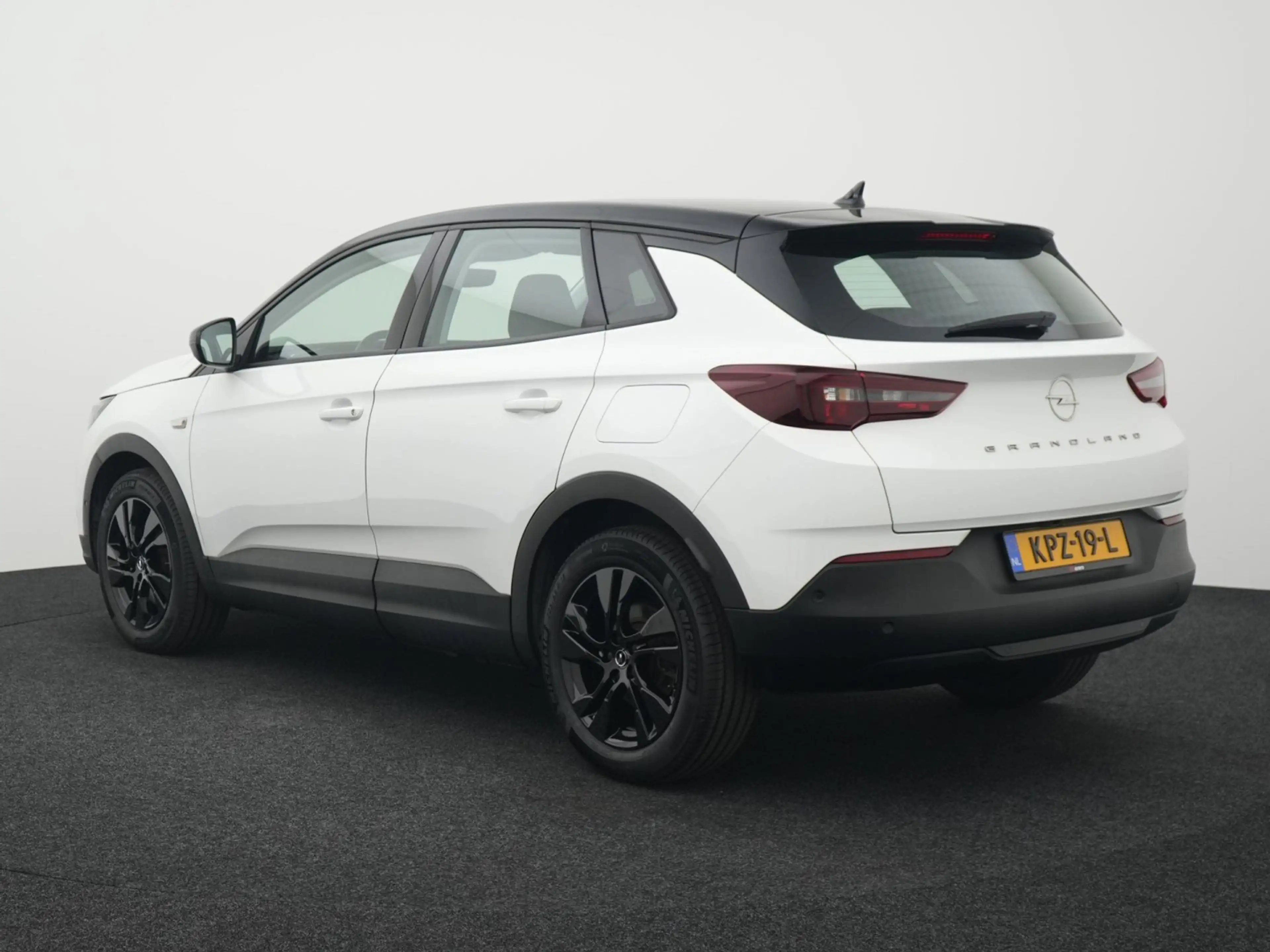 Opel Grandland 1.6 Turbo Plug-In Hybrid Business Edition - Automa — photo 5