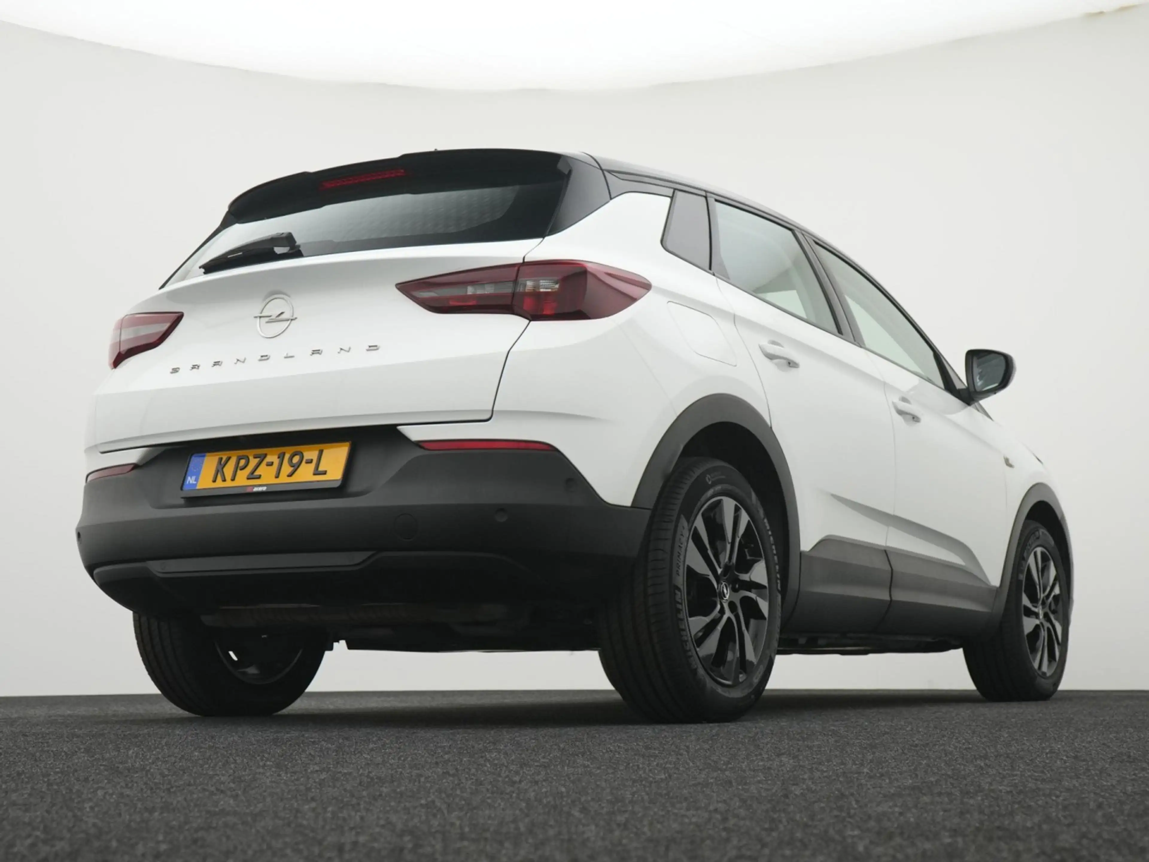 Opel Grandland 1.6 Turbo Plug-In Hybrid Business Edition - Automa — photo 23