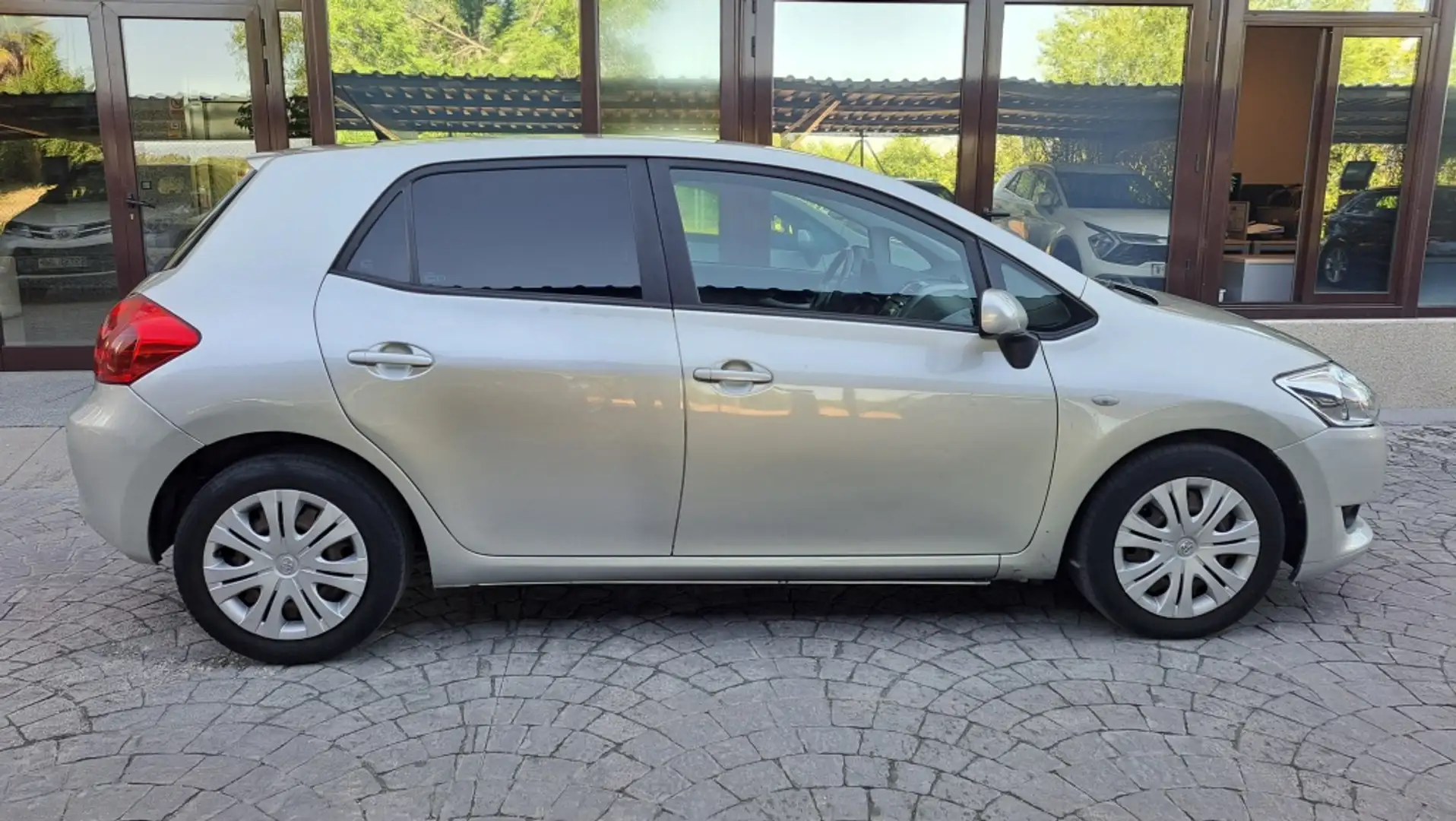 Toyota Auris 2.0D-4D Luna Beige - 2
