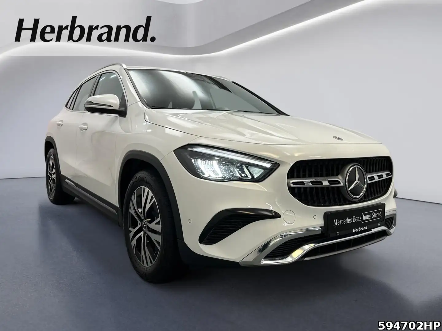 Mercedes-Benz GLA 200 Progressive DISTRONIC AHK Rückfahrkamera Weiß - 2
