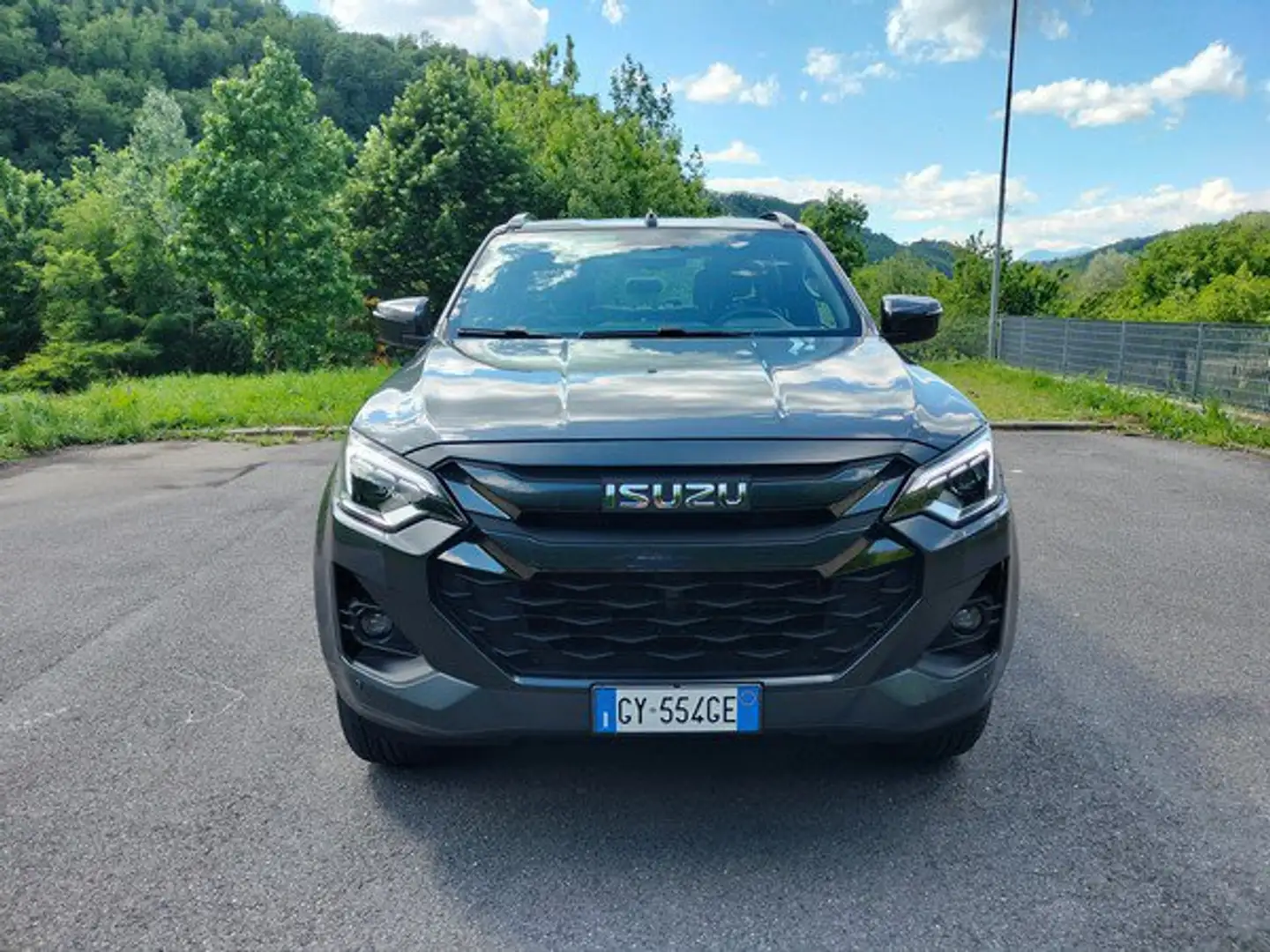 Isuzu D-Max 1.9 aut. Crew Nitro Sport Cab Grigio - 2