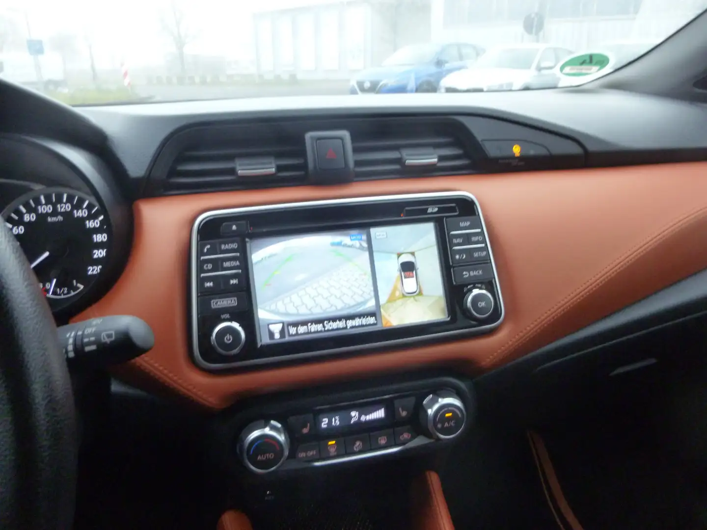 Nissan Micra Tekna - 2