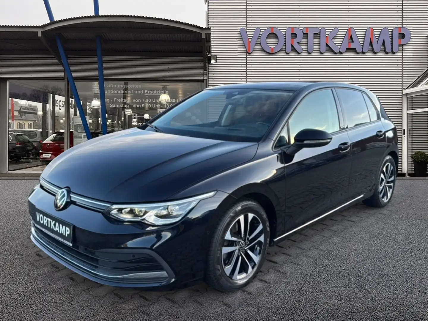 Volkswagen Golf VIII Active Pano/AHK/IQLight/HeadUp Negro - 2