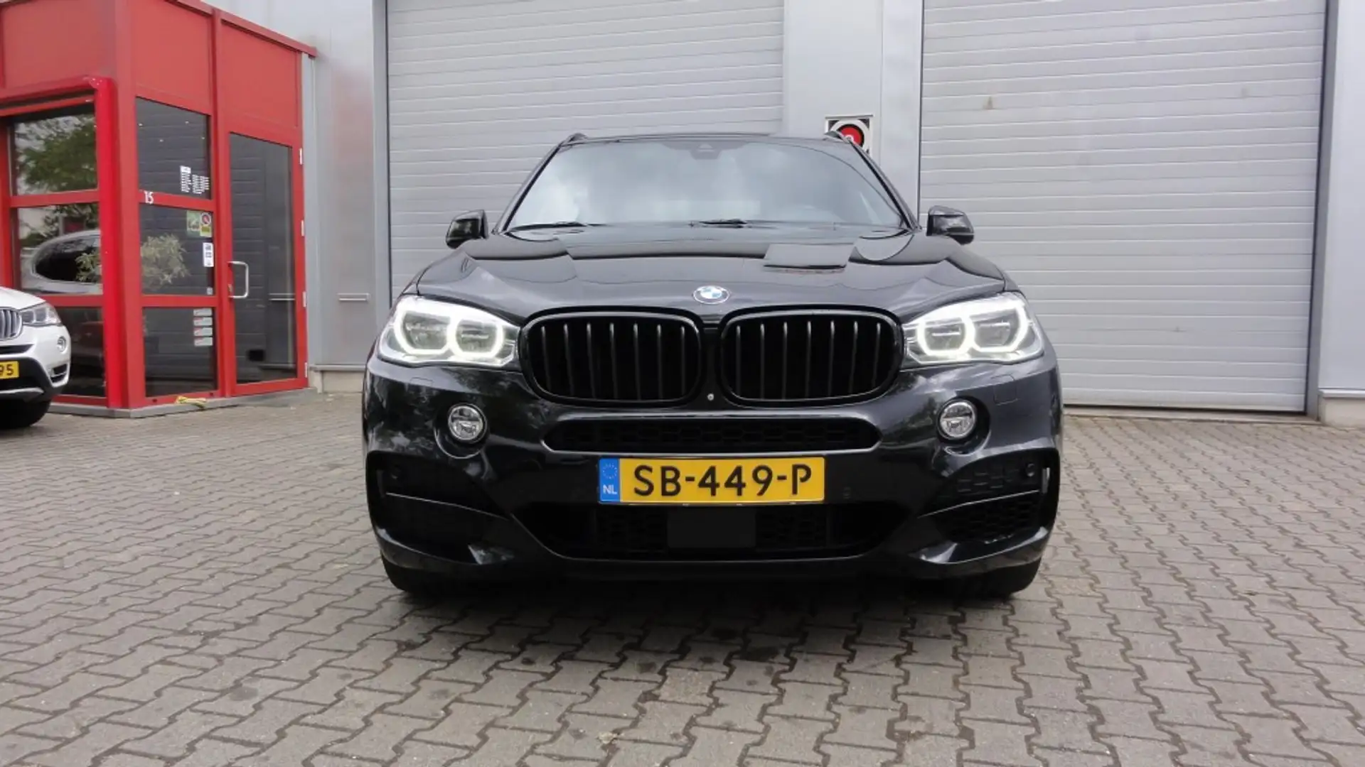 BMW X5 M M50D Zwart - 2