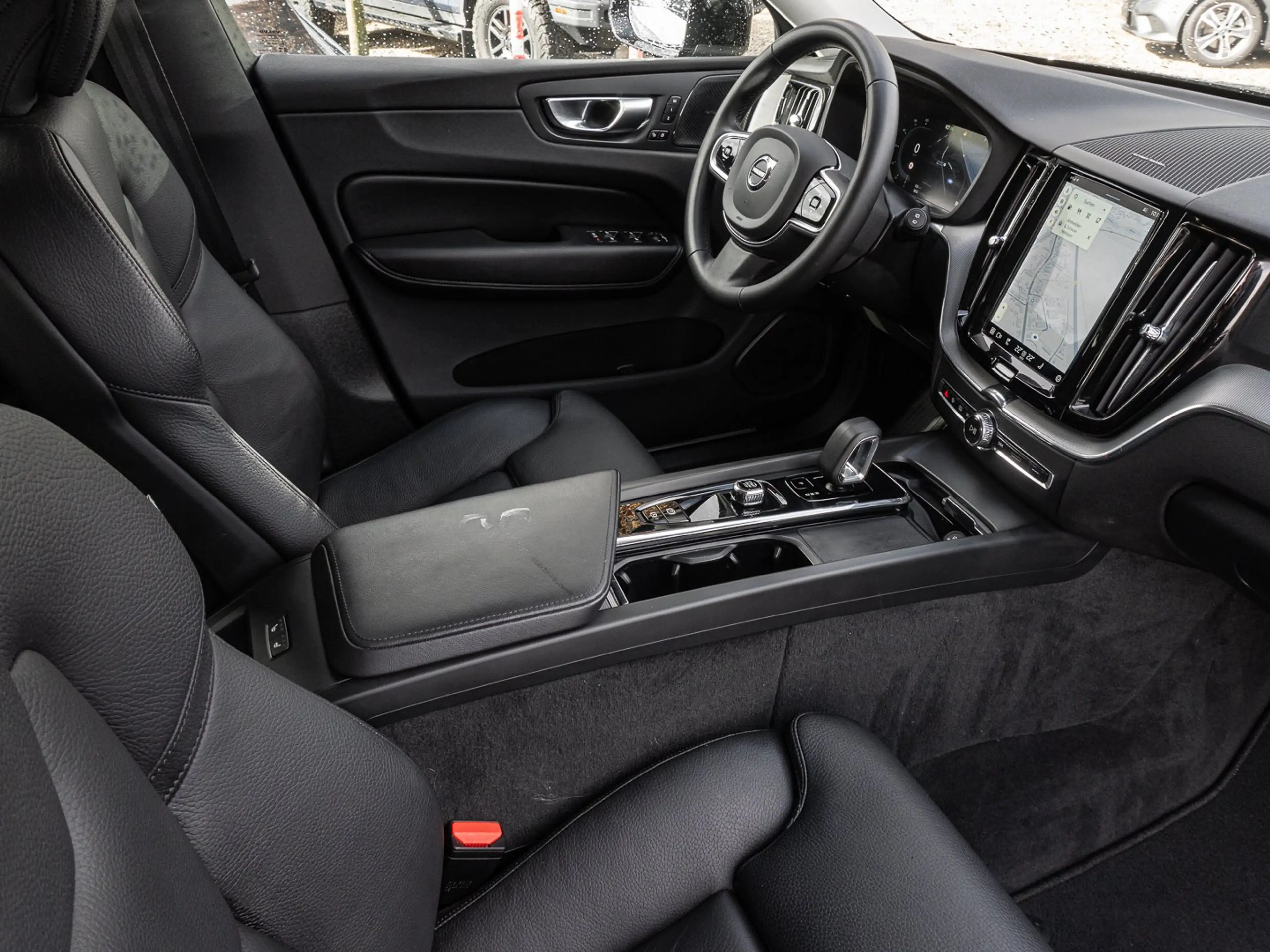 Volvo XC60 B4 D AWD Plus Bright 19ZOLL FRONTHZG AHK H&K — photo 9