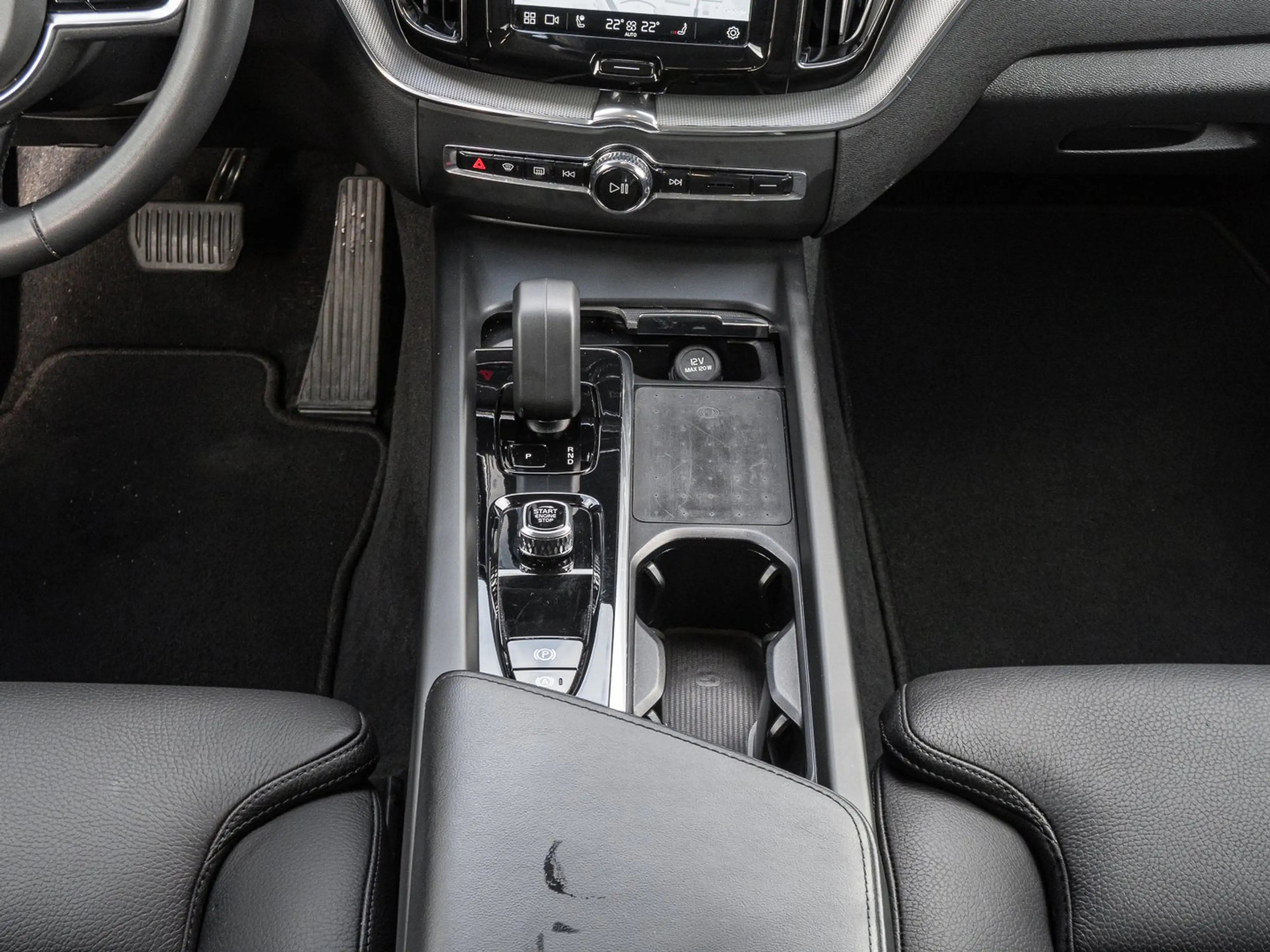 Volvo XC60 B4 D AWD Plus Bright 19ZOLL FRONTHZG AHK H&K — photo 14